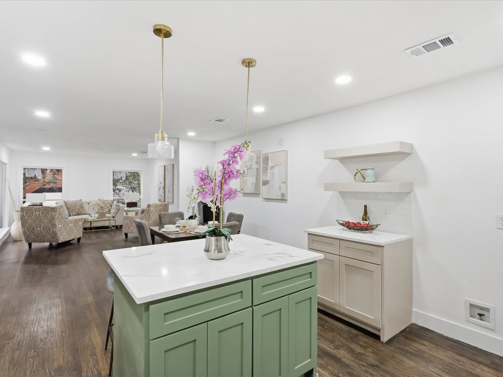 Single Family Residence For Sale in Tarrant County , 6624 Reeves Street, Richland Hills, Texas 76118, 3 Bedroom, 2 Bathroom, 1 Garage spaces, 1,464 Sqft, built in 1951, mls#21408534, Real Estate Agent in Richland Hills, Homes For Sale in Tarrant county, Homes For Sale in Richland Hills, Realtor in Richland Hills Texas, Real Estate Brokerage Independent Realty Texas, Luminita Cordes Realtor