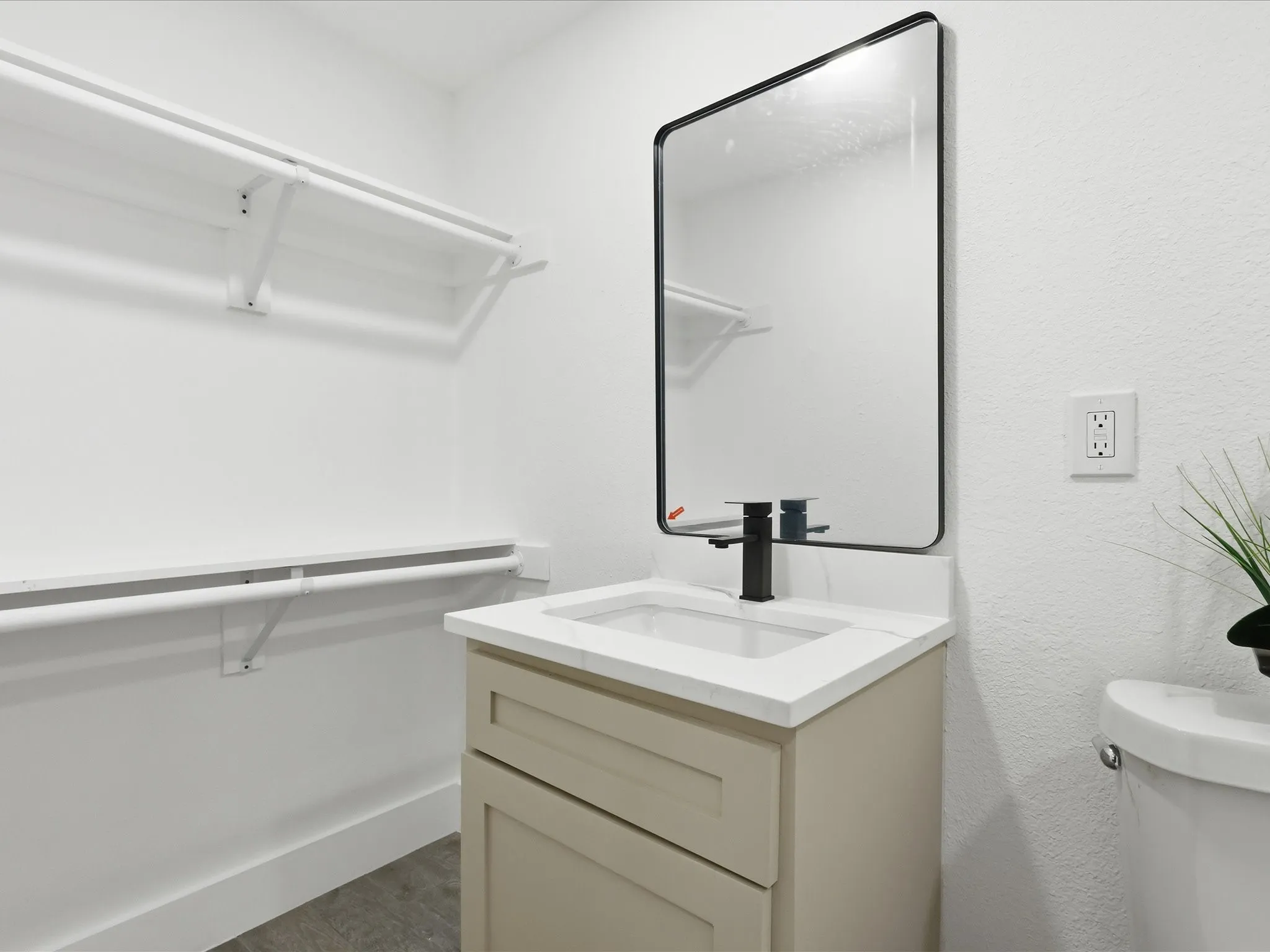 Single Family Residence For Sale in Tarrant County , 6624 Reeves Street, Richland Hills, Texas 76118, 3 Bedroom, 2 Bathroom, 1 Garage spaces, 1,464 Sqft, built in 1951, mls#21408534, Real Estate Agent in Richland Hills, Homes For Sale in Tarrant county, Homes For Sale in Richland Hills, Realtor in Richland Hills Texas, Real Estate Brokerage Independent Realty Texas, Luminita Cordes Realtor