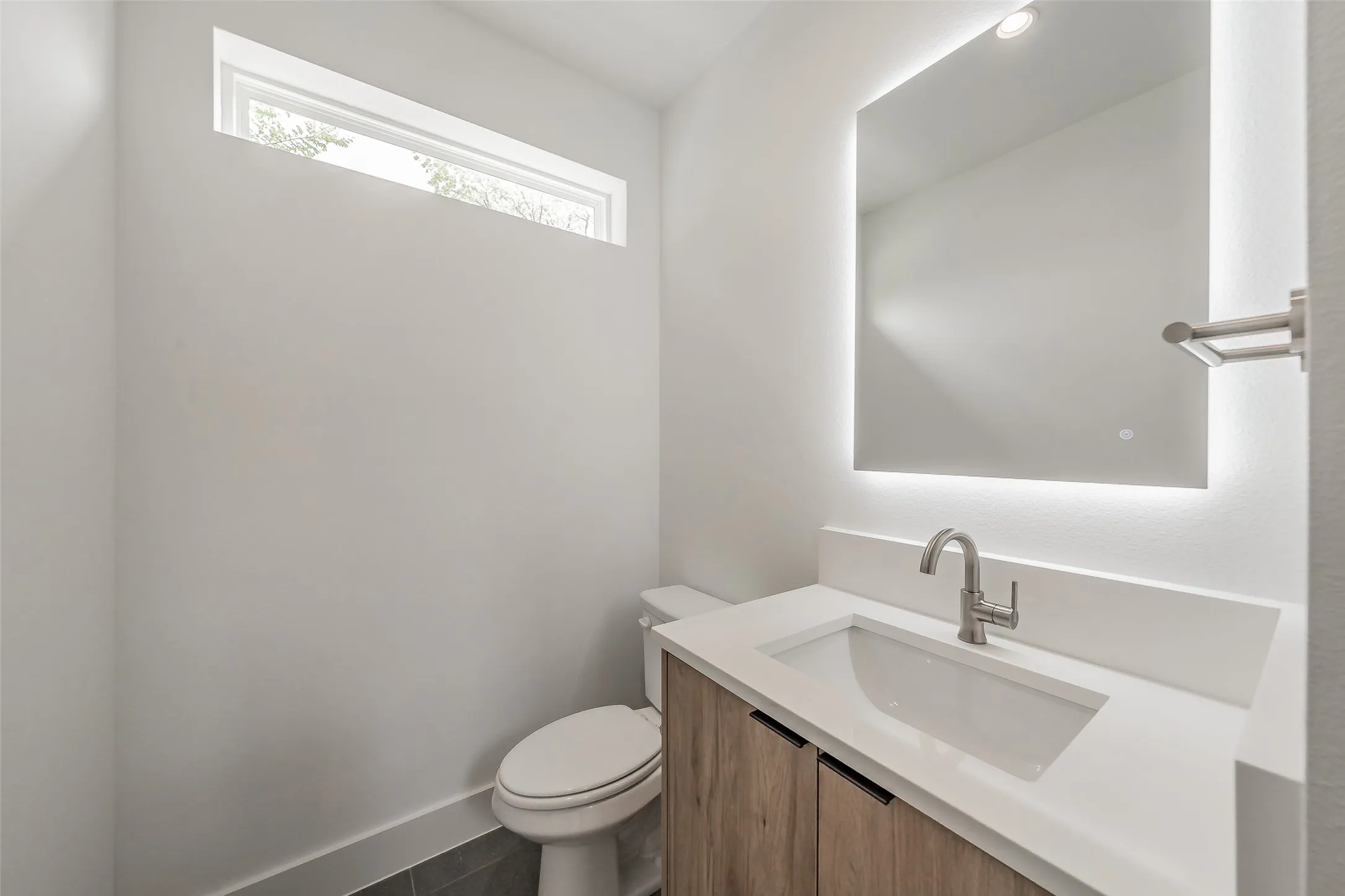 Main lvl Powder Room