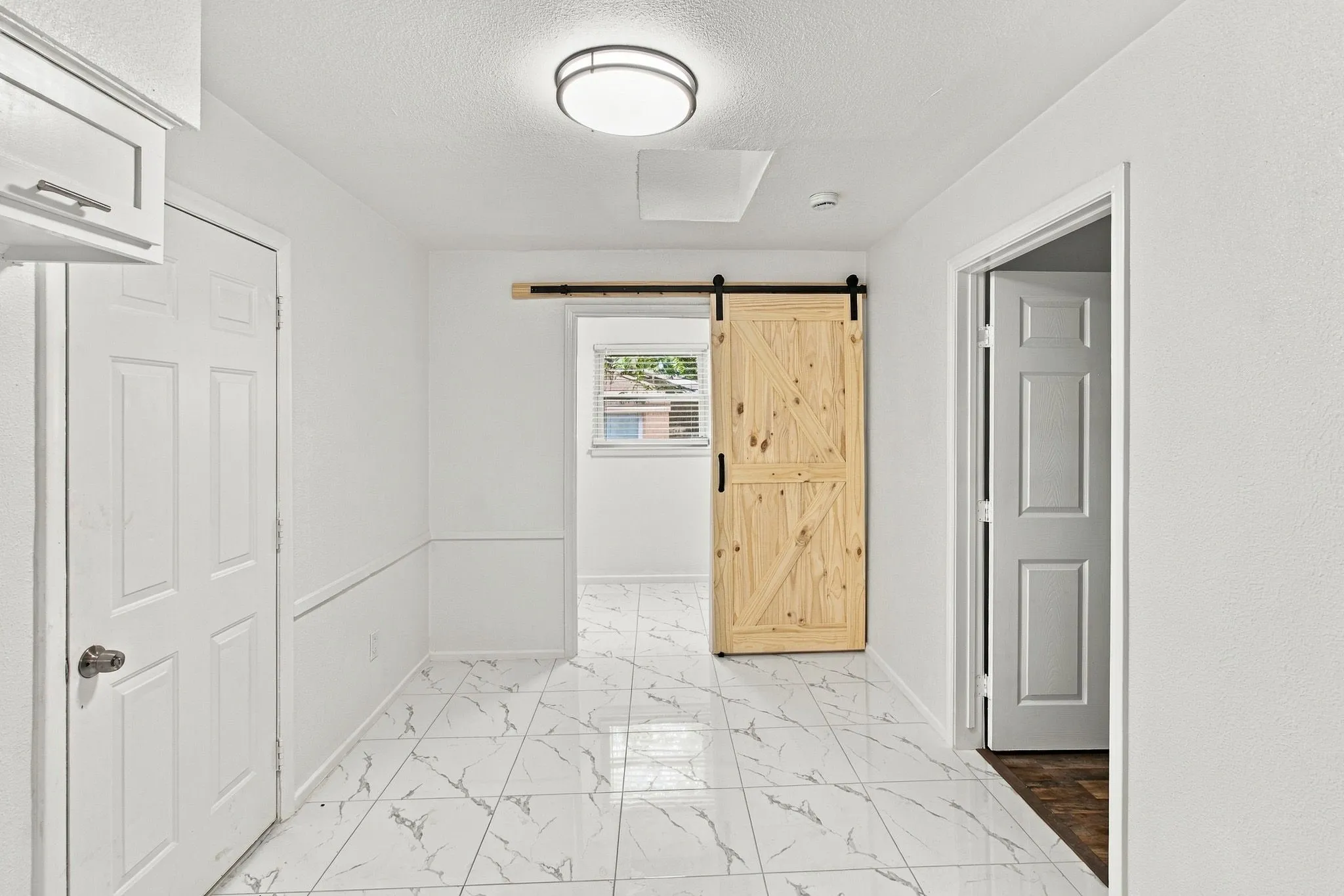 Single Family Residence For Sale in Tarrant County , 4308 Wedgmont Circle S, Fort Worth, Texas 76133, 4 Bedroom, 3 Bathroom, 2 Garage spaces, 2,309 Sqft, built in 1957, mls#21408714, Real Estate Agent in Fort Worth, Homes For Sale in Tarrant county, Homes For Sale in Fort Worth, Realtor in Fort Worth Texas, Real Estate Brokerage Independent Realty Texas, Luminita Cordes Realtor
