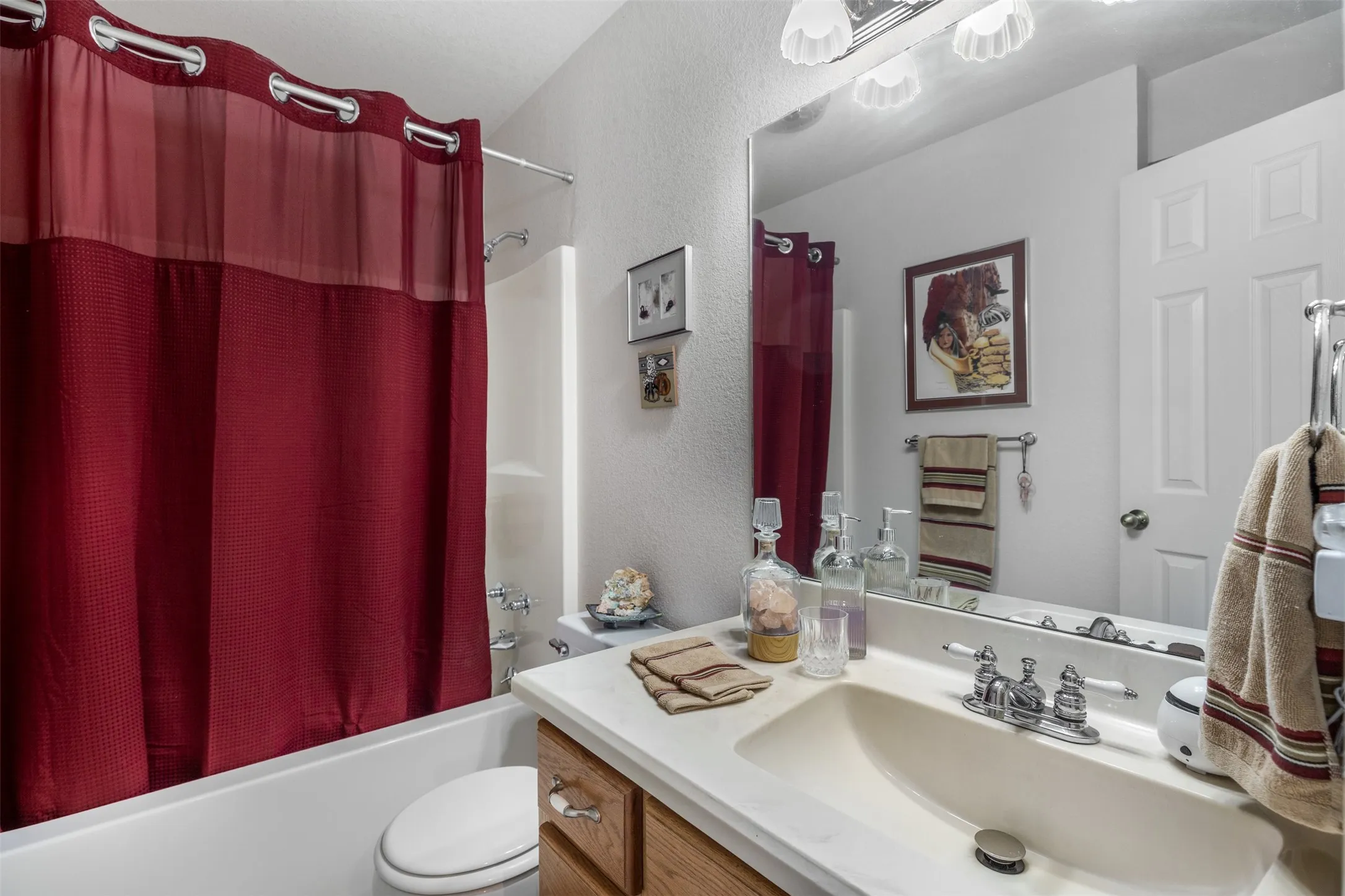 Single Family Residence For Sale in Grayson County , 305 Ross Avenue, Denison, Texas 75020, 3 Bedroom, 2 Bathroom, 2 Garage spaces, 1,494 Sqft, built in 1997, mls#21406772, Real Estate Agent in Denison, Homes For Sale in Grayson county, Homes For Sale in Denison, Realtor in Denison Texas, Real Estate Brokerage Independent Realty Texas, Luminita Cordes Realtor