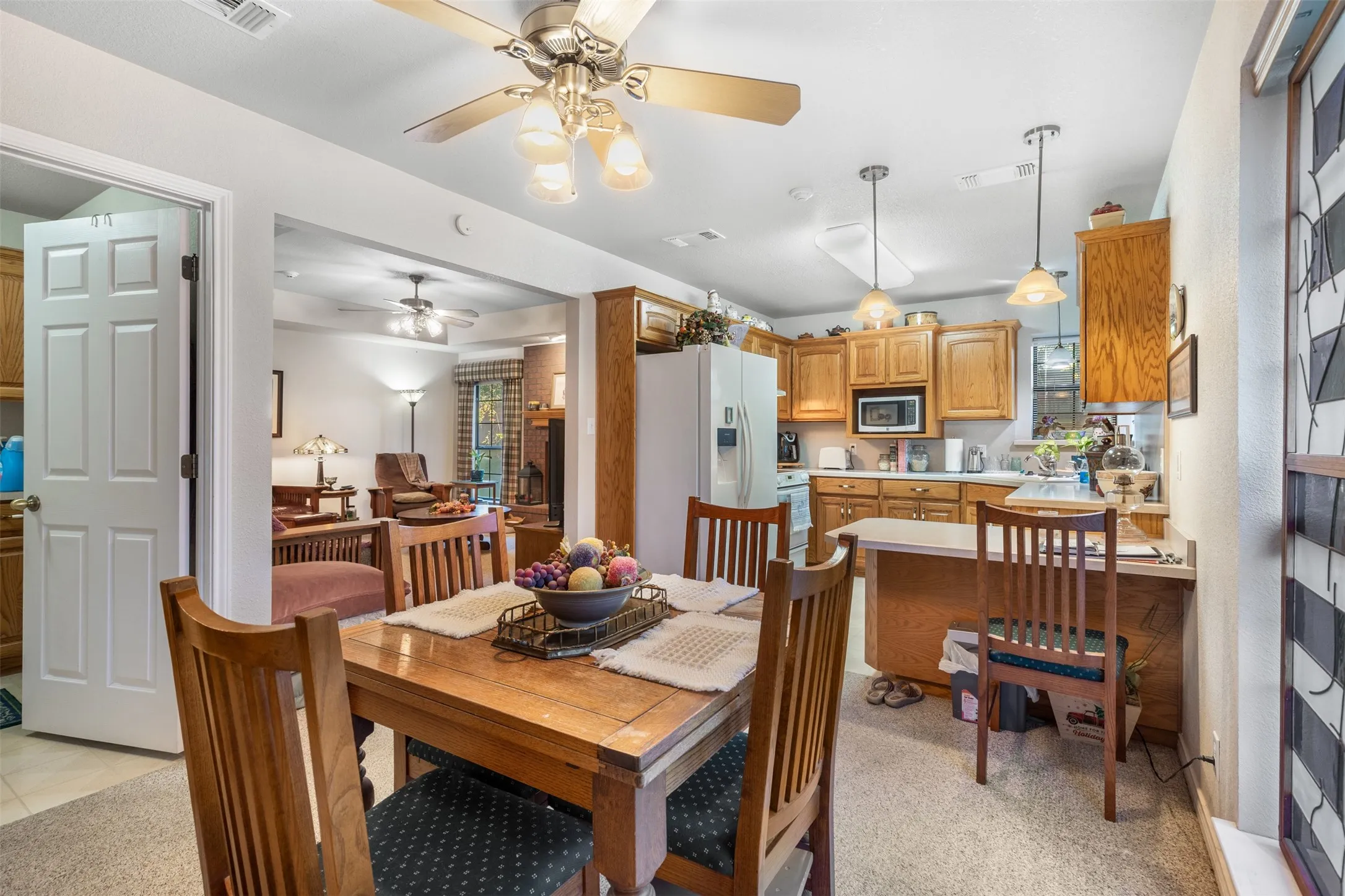 Single Family Residence For Sale in Grayson County , 305 Ross Avenue, Denison, Texas 75020, 3 Bedroom, 2 Bathroom, 2 Garage spaces, 1,494 Sqft, built in 1997, mls#21406772, Real Estate Agent in Denison, Homes For Sale in Grayson county, Homes For Sale in Denison, Realtor in Denison Texas, Real Estate Brokerage Independent Realty Texas, Luminita Cordes Realtor