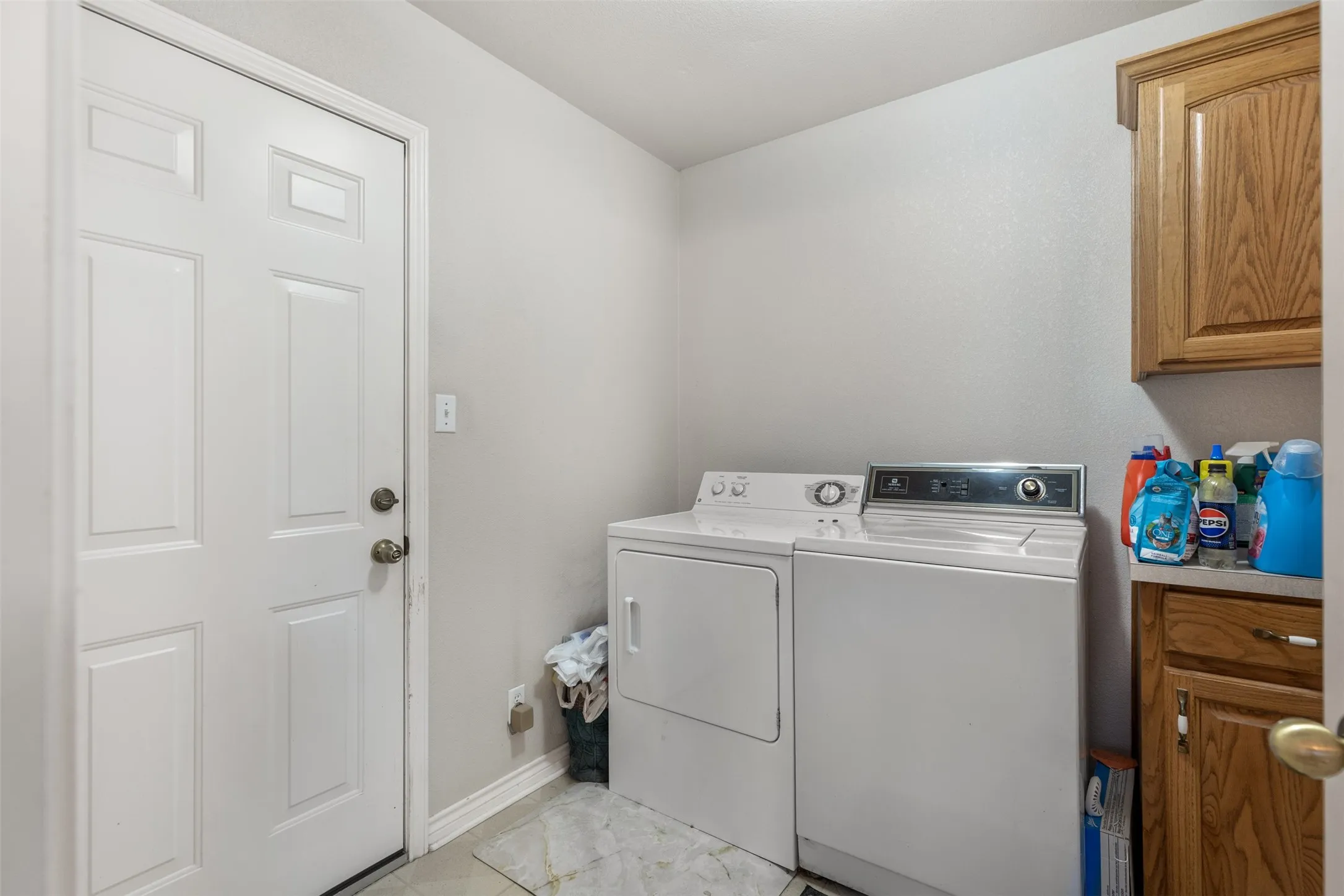 Single Family Residence For Sale in Grayson County , 305 Ross Avenue, Denison, Texas 75020, 3 Bedroom, 2 Bathroom, 2 Garage spaces, 1,494 Sqft, built in 1997, mls#21406772, Real Estate Agent in Denison, Homes For Sale in Grayson county, Homes For Sale in Denison, Realtor in Denison Texas, Real Estate Brokerage Independent Realty Texas, Luminita Cordes Realtor