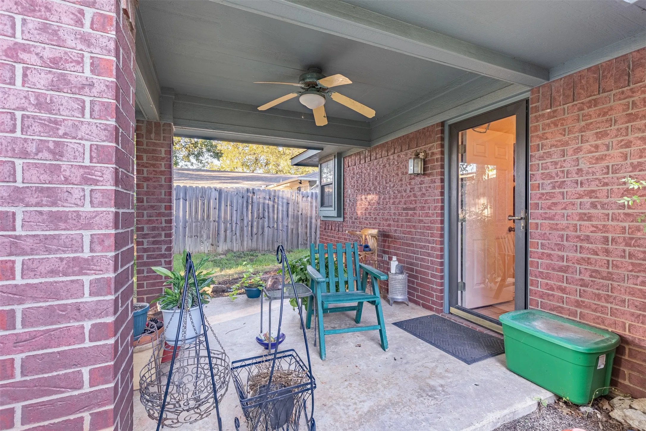 Single Family Residence For Sale in Grayson County , 305 Ross Avenue, Denison, Texas 75020, 3 Bedroom, 2 Bathroom, 2 Garage spaces, 1,494 Sqft, built in 1997, mls#21406772, Real Estate Agent in Denison, Homes For Sale in Grayson county, Homes For Sale in Denison, Realtor in Denison Texas, Real Estate Brokerage Independent Realty Texas, Luminita Cordes Realtor