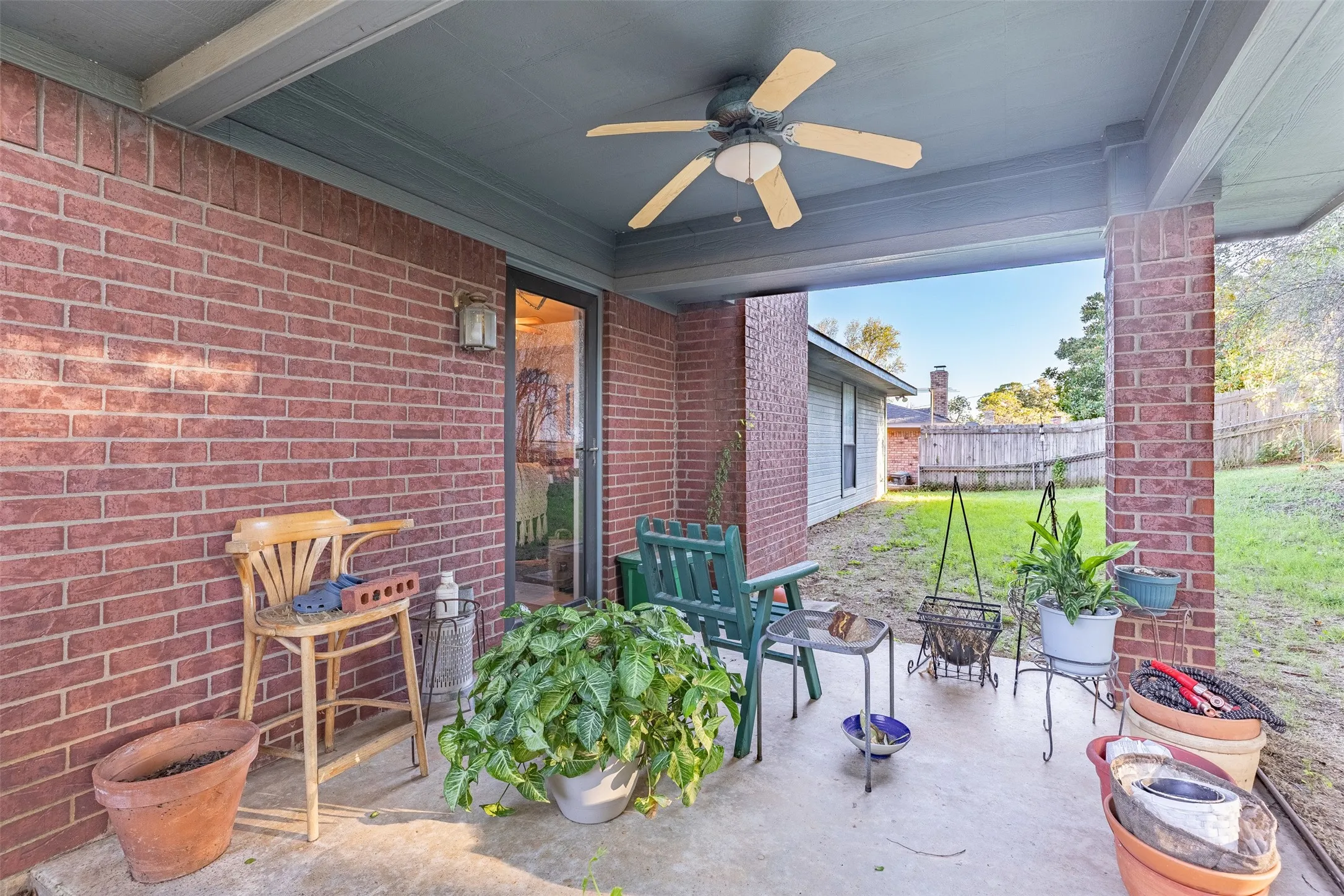 Single Family Residence For Sale in Grayson County , 305 Ross Avenue, Denison, Texas 75020, 3 Bedroom, 2 Bathroom, 2 Garage spaces, 1,494 Sqft, built in 1997, mls#21406772, Real Estate Agent in Denison, Homes For Sale in Grayson county, Homes For Sale in Denison, Realtor in Denison Texas, Real Estate Brokerage Independent Realty Texas, Luminita Cordes Realtor