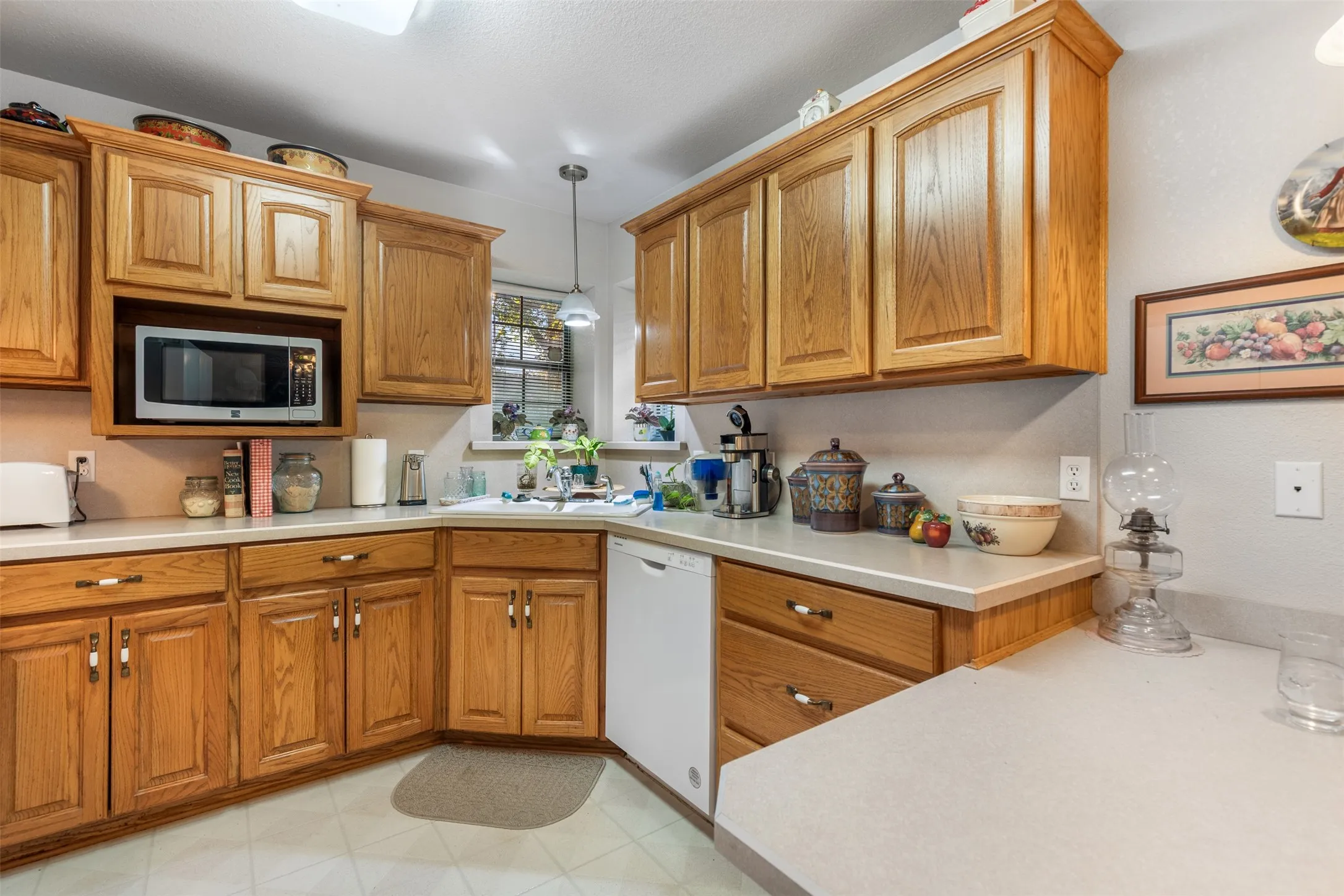 Single Family Residence For Sale in Grayson County , 305 Ross Avenue, Denison, Texas 75020, 3 Bedroom, 2 Bathroom, 2 Garage spaces, 1,494 Sqft, built in 1997, mls#21406772, Real Estate Agent in Denison, Homes For Sale in Grayson county, Homes For Sale in Denison, Realtor in Denison Texas, Real Estate Brokerage Independent Realty Texas, Luminita Cordes Realtor