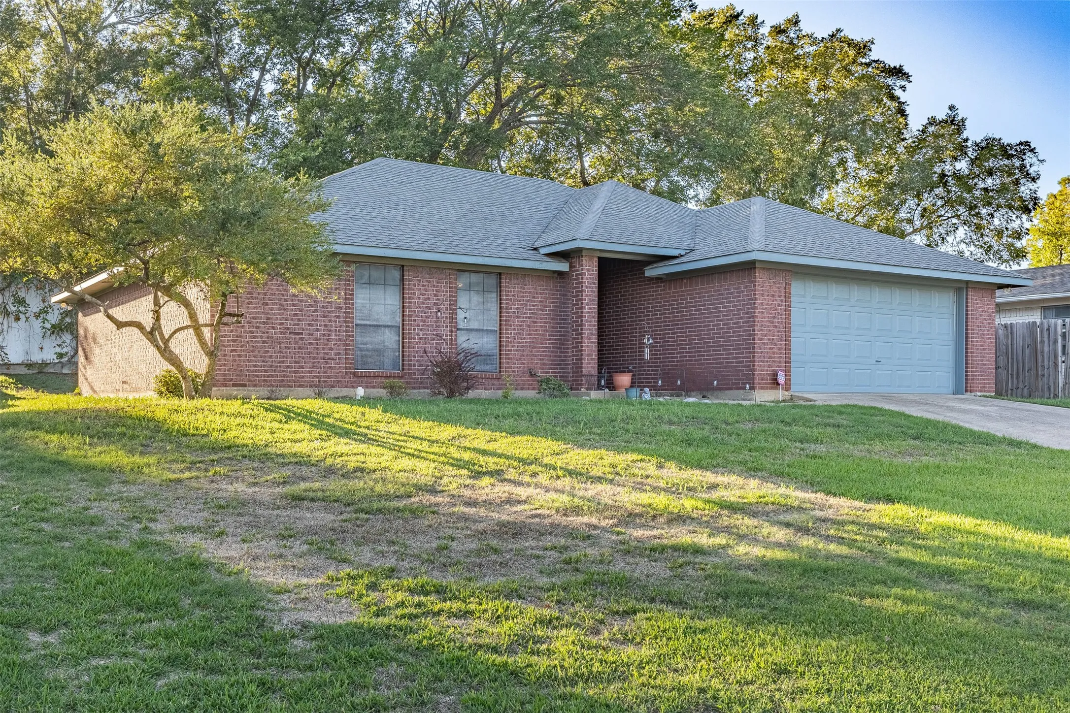 Single Family Residence For Sale in Grayson County , 305 Ross Avenue, Denison, Texas 75020, 3 Bedroom, 2 Bathroom, 2 Garage spaces, 1,494 Sqft, built in 1997, mls#21406772, Real Estate Agent in Denison, Homes For Sale in Grayson county, Homes For Sale in Denison, Realtor in Denison Texas, Real Estate Brokerage Independent Realty Texas, Luminita Cordes Realtor