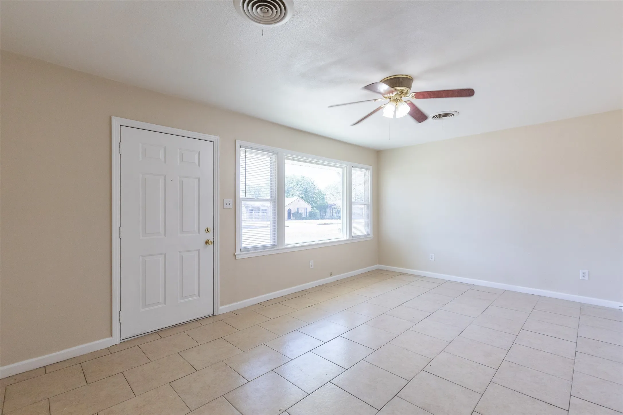 Single Family Residence For Sale in Taylor County , 1825 Marshall Street, Abilene, Texas 79605, 3 Bedroom, 1 Bathroom, Garage spaces, 1,075 Sqft, built in 1950, mls#21408614, Real Estate Agent in Abilene, Homes For Sale in Taylor county, Homes For Sale in Abilene, Realtor in Abilene Texas, Real Estate Brokerage Independent Realty Texas, Luminita Cordes Realtor