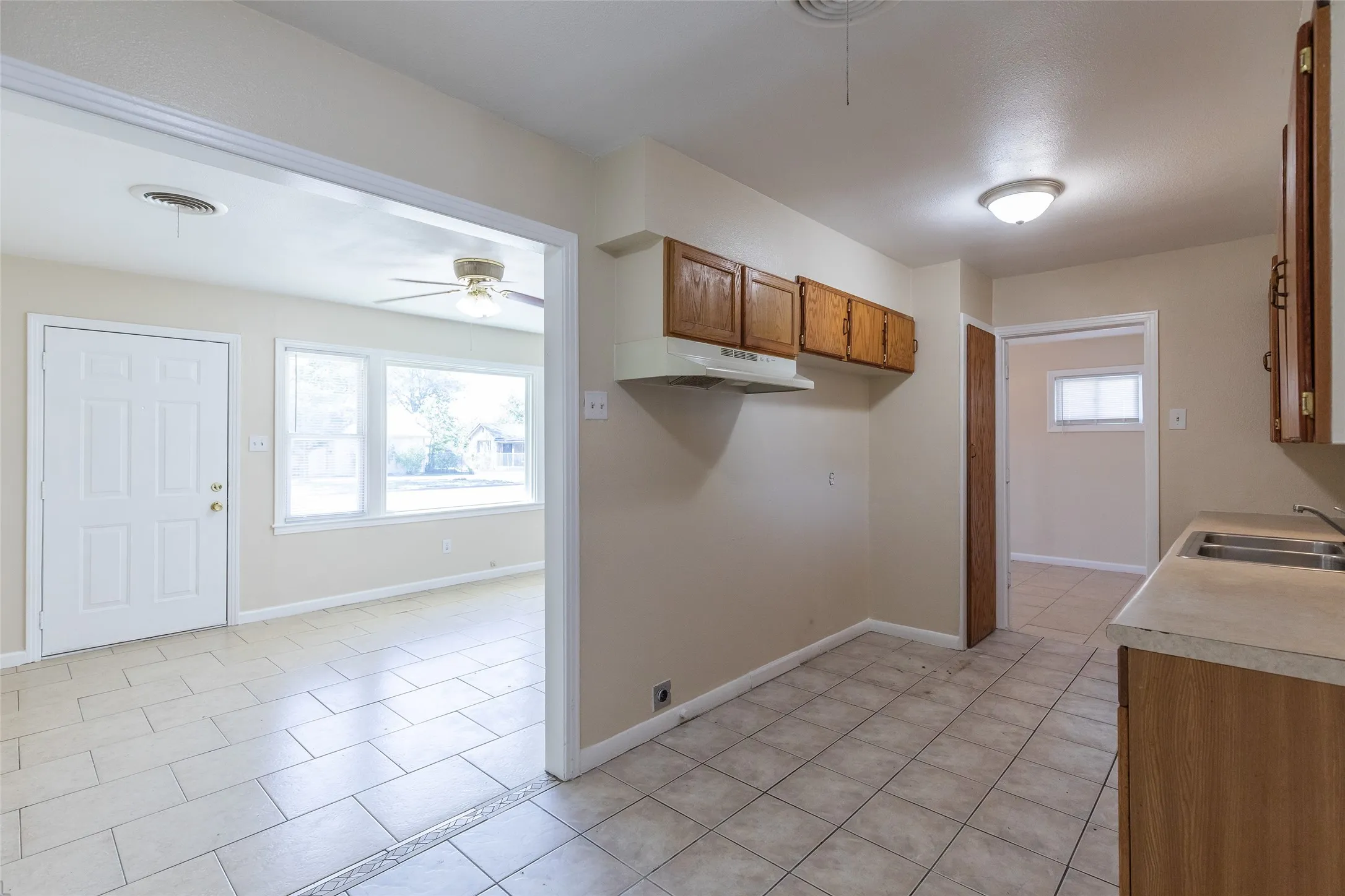 Single Family Residence For Sale in Taylor County , 1825 Marshall Street, Abilene, Texas 79605, 3 Bedroom, 1 Bathroom, Garage spaces, 1,075 Sqft, built in 1950, mls#21408614, Real Estate Agent in Abilene, Homes For Sale in Taylor county, Homes For Sale in Abilene, Realtor in Abilene Texas, Real Estate Brokerage Independent Realty Texas, Luminita Cordes Realtor