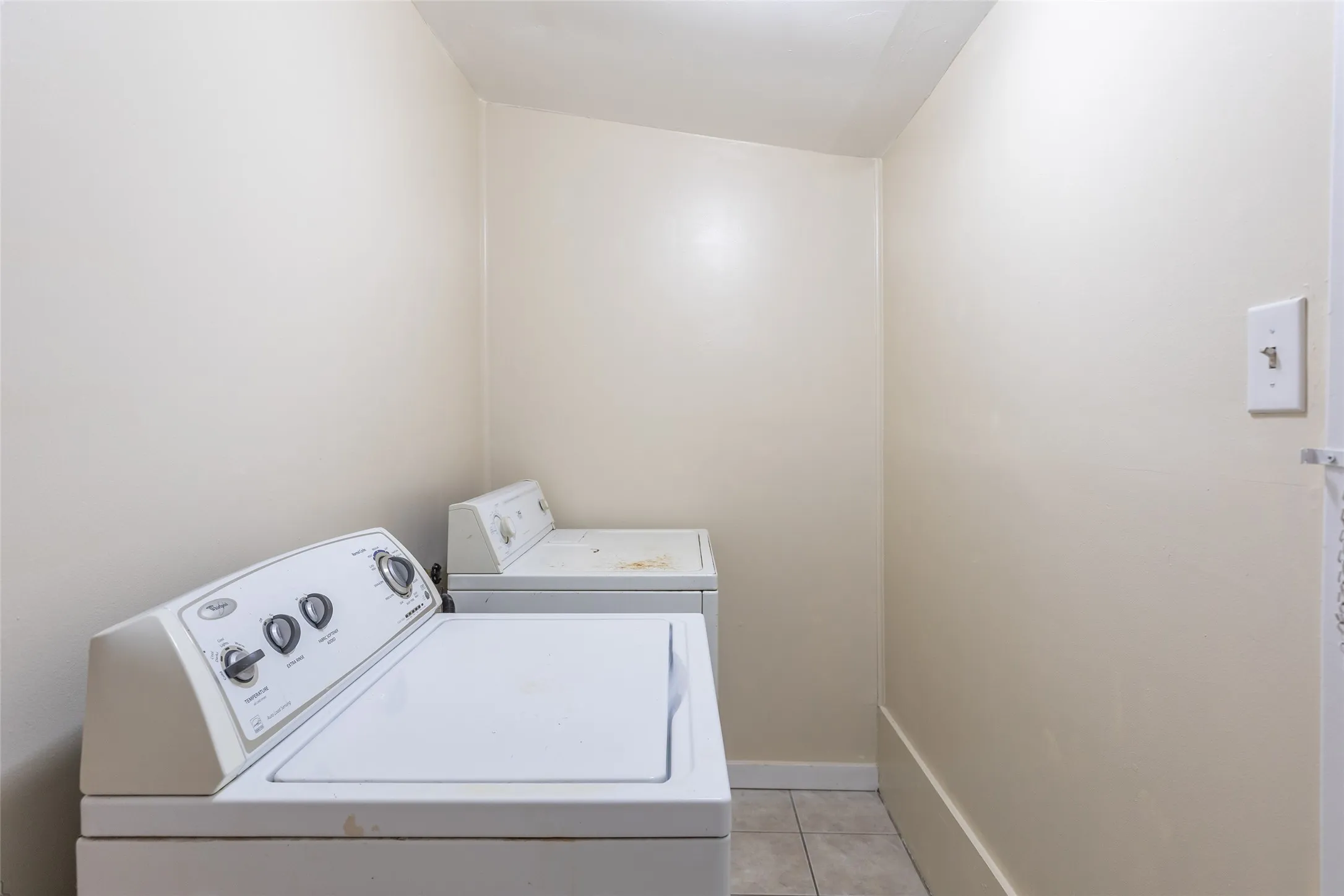 Single Family Residence For Sale in Taylor County , 1825 Marshall Street, Abilene, Texas 79605, 3 Bedroom, 1 Bathroom, Garage spaces, 1,075 Sqft, built in 1950, mls#21408614, Real Estate Agent in Abilene, Homes For Sale in Taylor county, Homes For Sale in Abilene, Realtor in Abilene Texas, Real Estate Brokerage Independent Realty Texas, Luminita Cordes Realtor