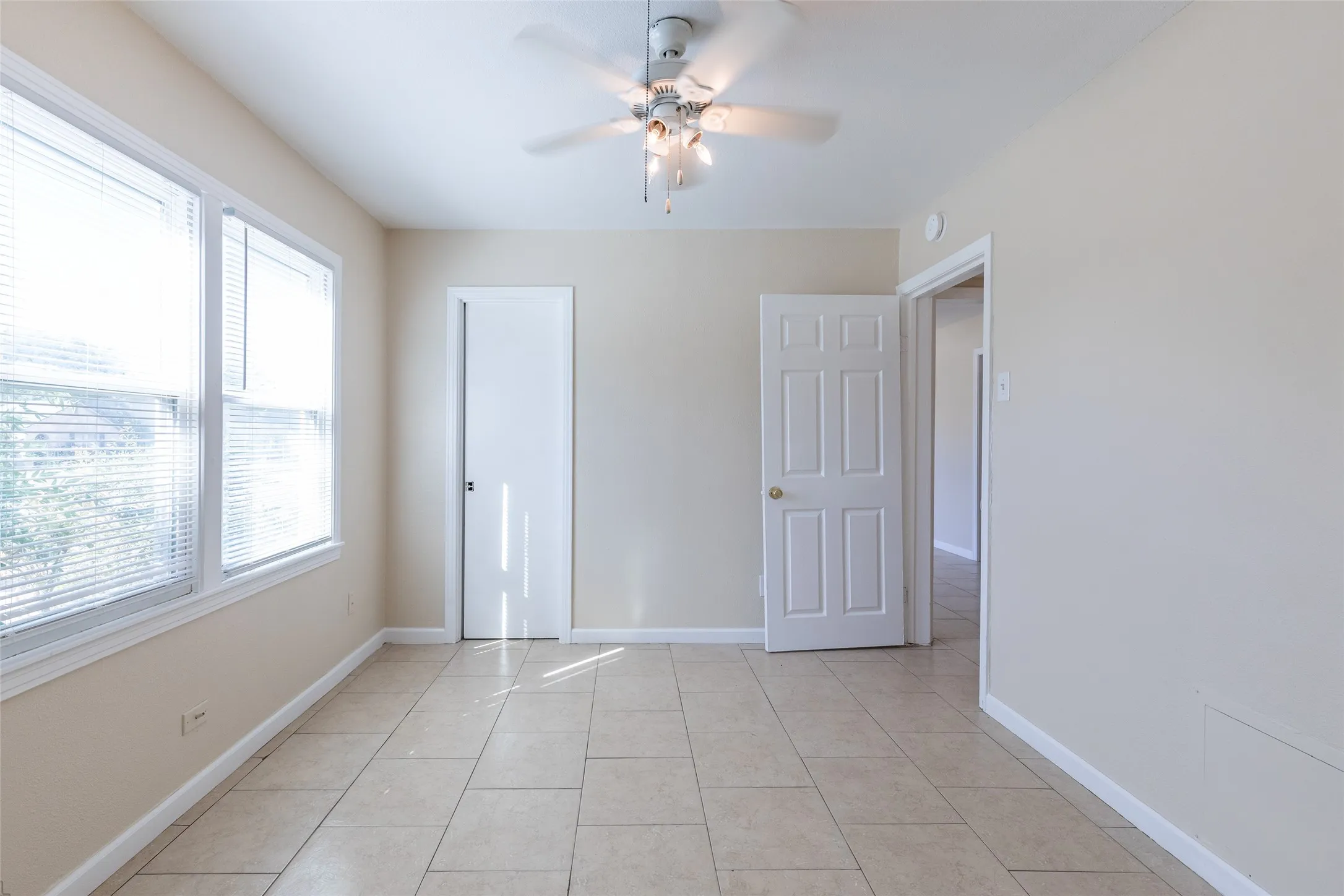 Single Family Residence For Sale in Taylor County , 1825 Marshall Street, Abilene, Texas 79605, 3 Bedroom, 1 Bathroom, Garage spaces, 1,075 Sqft, built in 1950, mls#21408614, Real Estate Agent in Abilene, Homes For Sale in Taylor county, Homes For Sale in Abilene, Realtor in Abilene Texas, Real Estate Brokerage Independent Realty Texas, Luminita Cordes Realtor