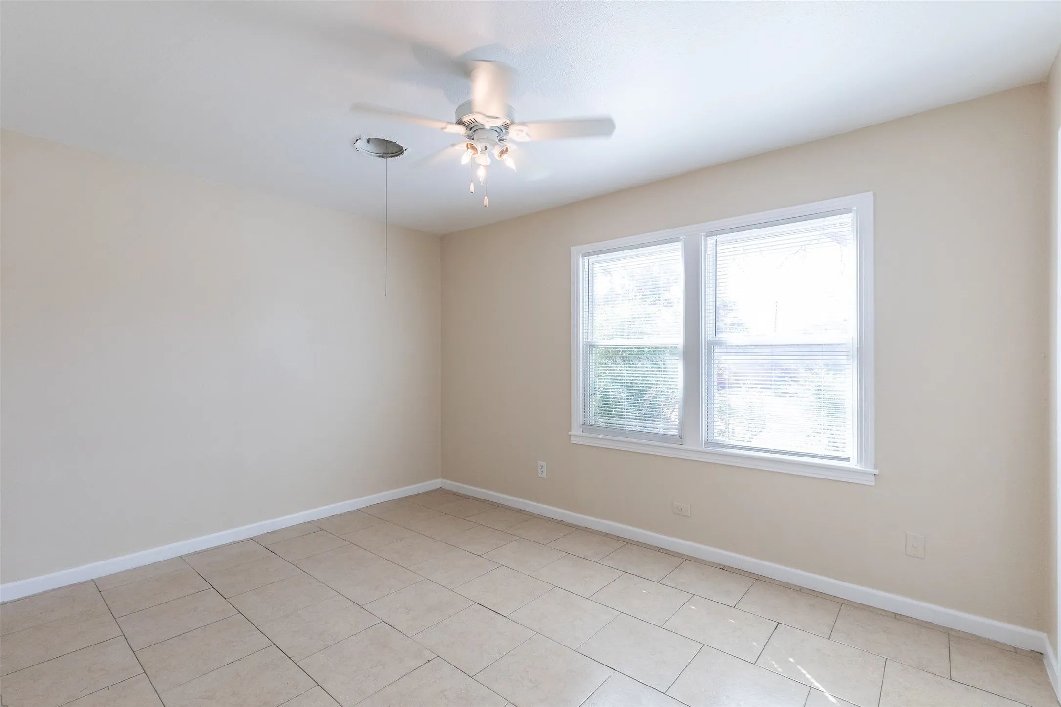 Single Family Residence For Sale in Taylor County , 1825 Marshall Street, Abilene, Texas 79605, 3 Bedroom, 1 Bathroom, Garage spaces, 1,075 Sqft, built in 1950, mls#21408614, Real Estate Agent in Abilene, Homes For Sale in Taylor county, Homes For Sale in Abilene, Realtor in Abilene Texas, Real Estate Brokerage Independent Realty Texas, Luminita Cordes Realtor