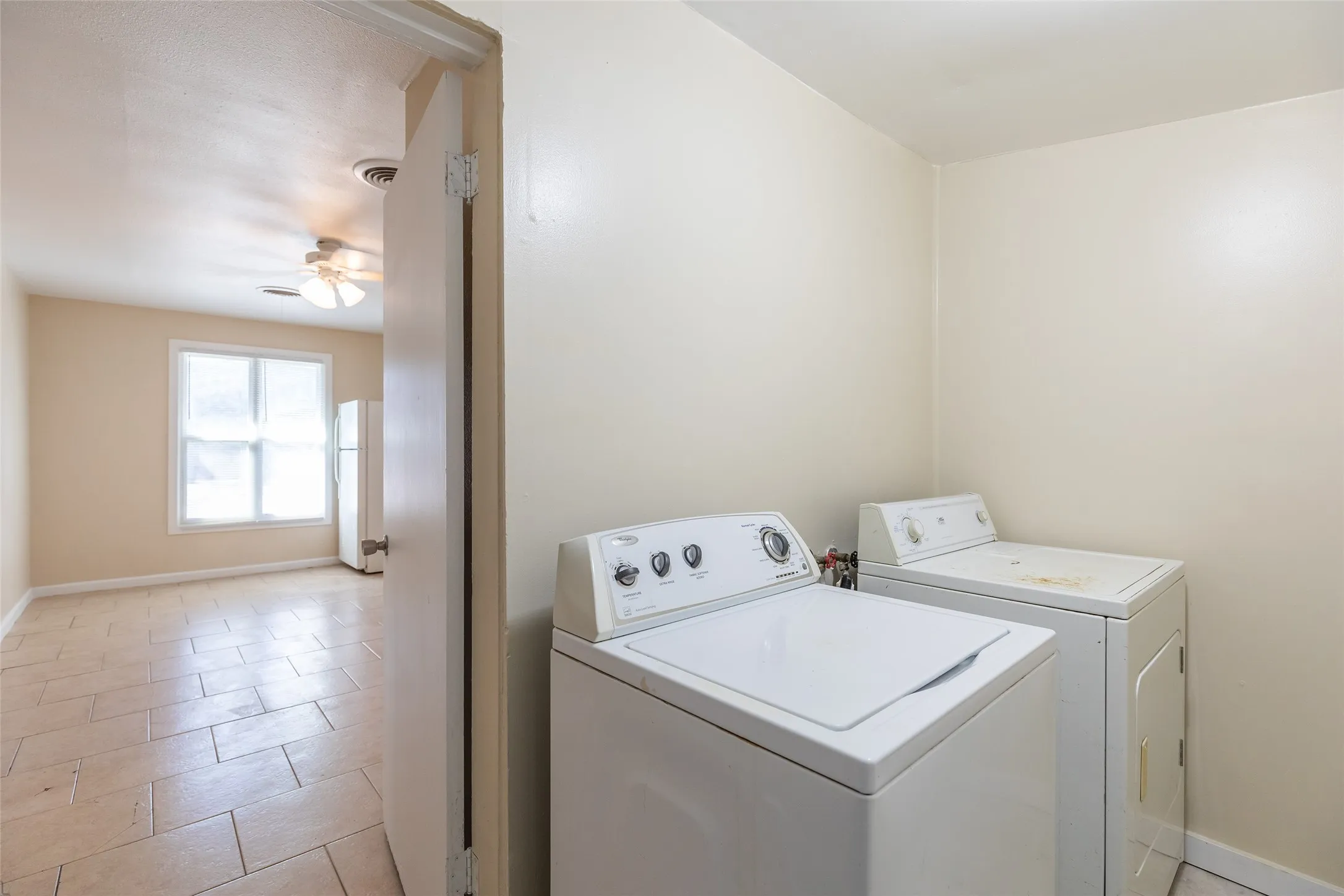 Single Family Residence For Sale in Taylor County , 1825 Marshall Street, Abilene, Texas 79605, 3 Bedroom, 1 Bathroom, Garage spaces, 1,075 Sqft, built in 1950, mls#21408614, Real Estate Agent in Abilene, Homes For Sale in Taylor county, Homes For Sale in Abilene, Realtor in Abilene Texas, Real Estate Brokerage Independent Realty Texas, Luminita Cordes Realtor