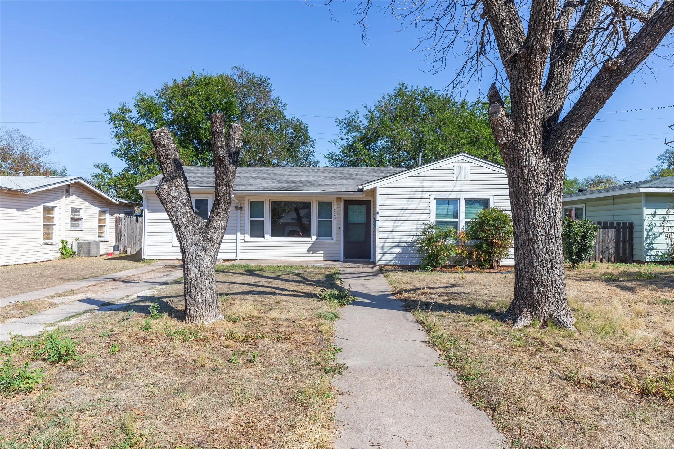 Single Family Residence For Sale in Taylor County , 1825 Marshall Street, Abilene, Texas 79605, 3 Bedroom, 1 Bathroom, Garage spaces, 1,075 Sqft, built in 1950, mls#21408614, Real Estate Agent in Abilene, Homes For Sale in Taylor county, Homes For Sale in Abilene, Realtor in Abilene Texas, Real Estate Brokerage Independent Realty Texas, Luminita Cordes Realtor