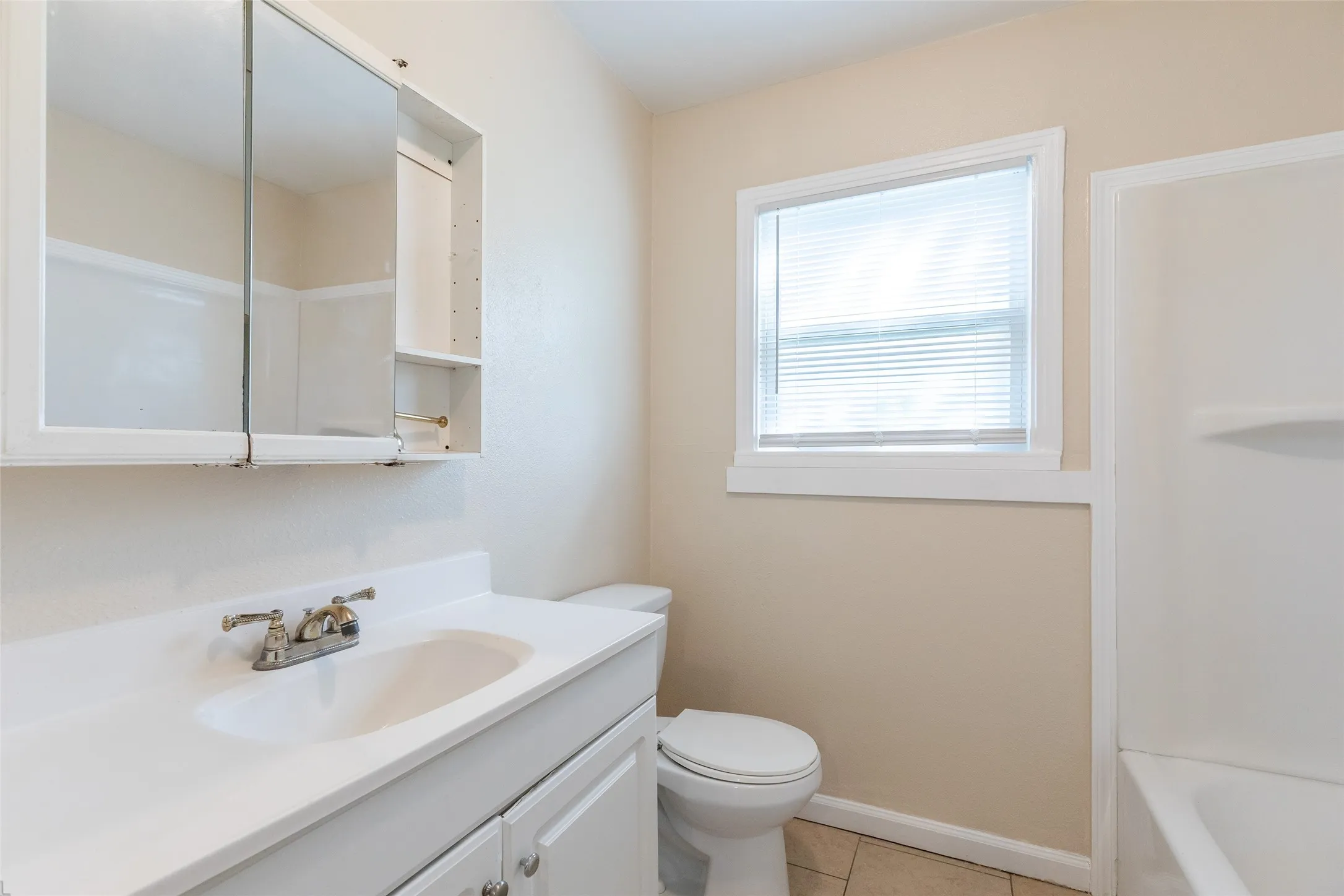 Single Family Residence For Sale in Taylor County , 1825 Marshall Street, Abilene, Texas 79605, 3 Bedroom, 1 Bathroom, Garage spaces, 1,075 Sqft, built in 1950, mls#21408614, Real Estate Agent in Abilene, Homes For Sale in Taylor county, Homes For Sale in Abilene, Realtor in Abilene Texas, Real Estate Brokerage Independent Realty Texas, Luminita Cordes Realtor