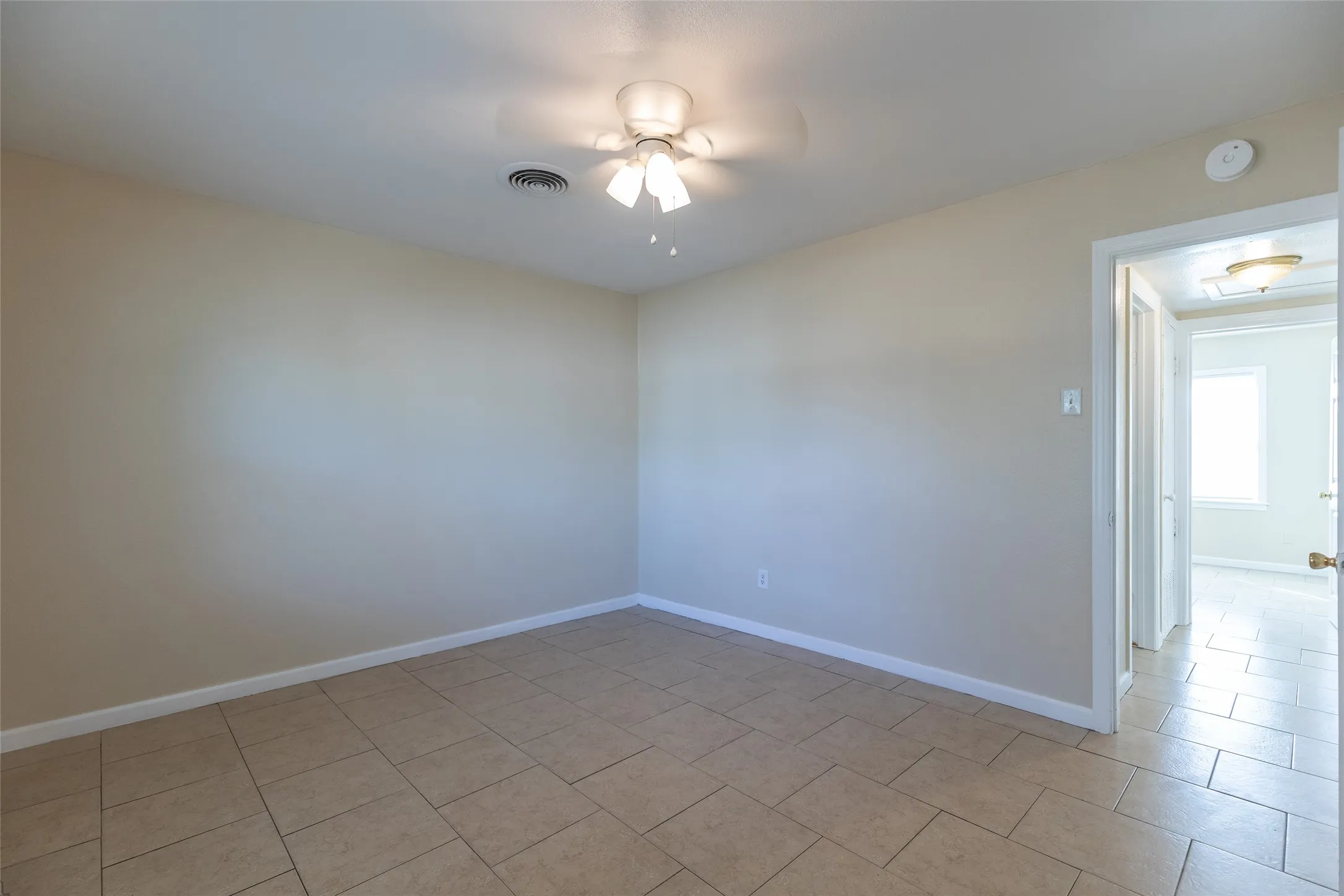 Single Family Residence For Sale in Taylor County , 1825 Marshall Street, Abilene, Texas 79605, 3 Bedroom, 1 Bathroom, Garage spaces, 1,075 Sqft, built in 1950, mls#21408614, Real Estate Agent in Abilene, Homes For Sale in Taylor county, Homes For Sale in Abilene, Realtor in Abilene Texas, Real Estate Brokerage Independent Realty Texas, Luminita Cordes Realtor