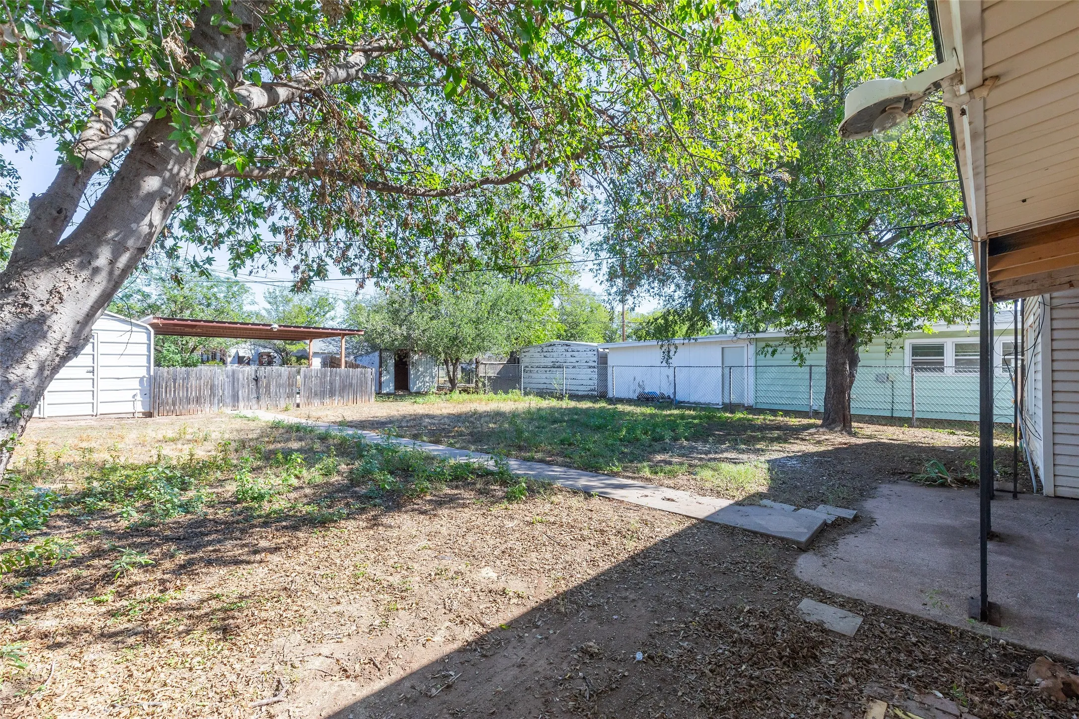 Single Family Residence For Sale in Taylor County , 1825 Marshall Street, Abilene, Texas 79605, 3 Bedroom, 1 Bathroom, Garage spaces, 1,075 Sqft, built in 1950, mls#21408614, Real Estate Agent in Abilene, Homes For Sale in Taylor county, Homes For Sale in Abilene, Realtor in Abilene Texas, Real Estate Brokerage Independent Realty Texas, Luminita Cordes Realtor