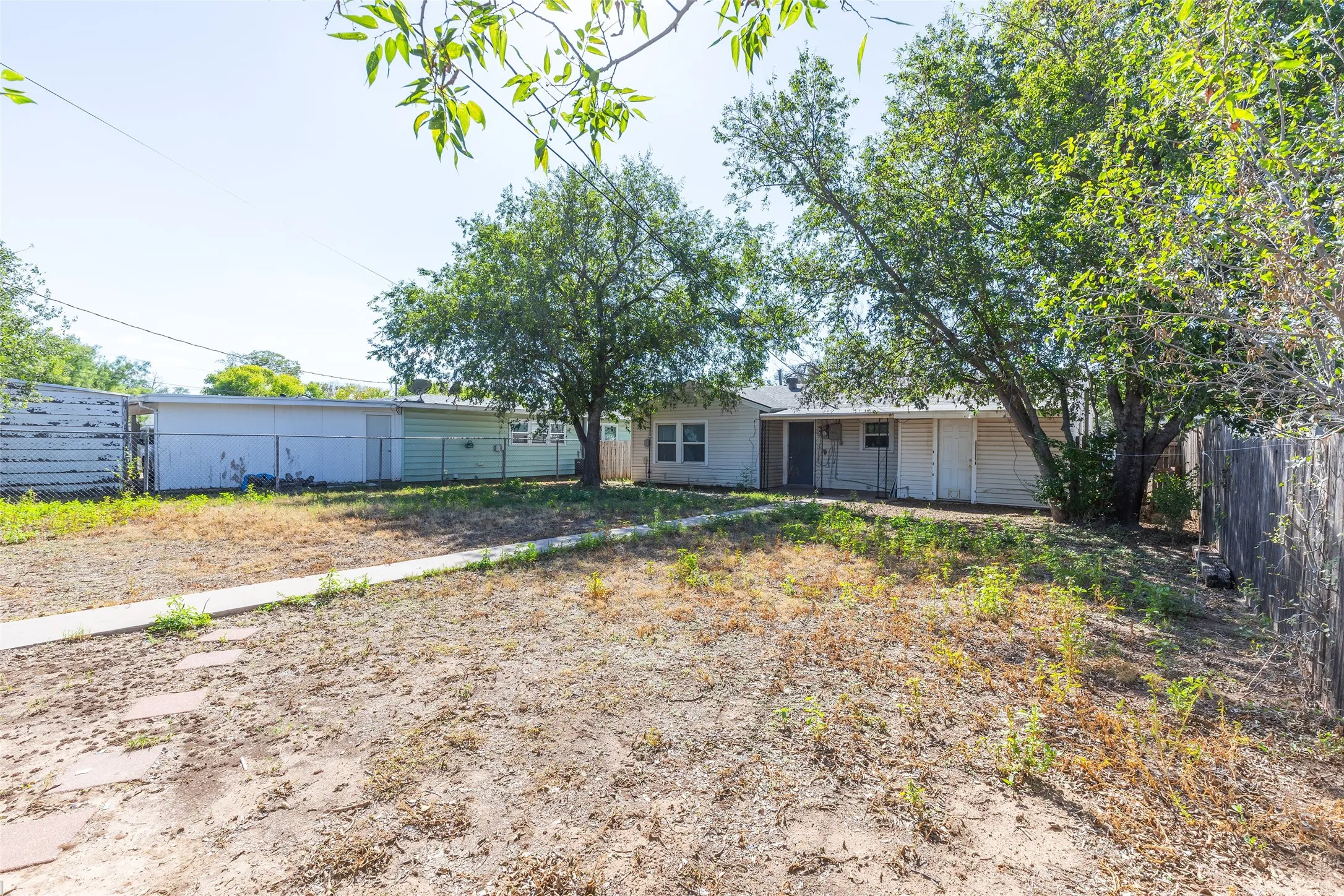 Single Family Residence For Sale in Taylor County , 1825 Marshall Street, Abilene, Texas 79605, 3 Bedroom, 1 Bathroom, Garage spaces, 1,075 Sqft, built in 1950, mls#21408614, Real Estate Agent in Abilene, Homes For Sale in Taylor county, Homes For Sale in Abilene, Realtor in Abilene Texas, Real Estate Brokerage Independent Realty Texas, Luminita Cordes Realtor