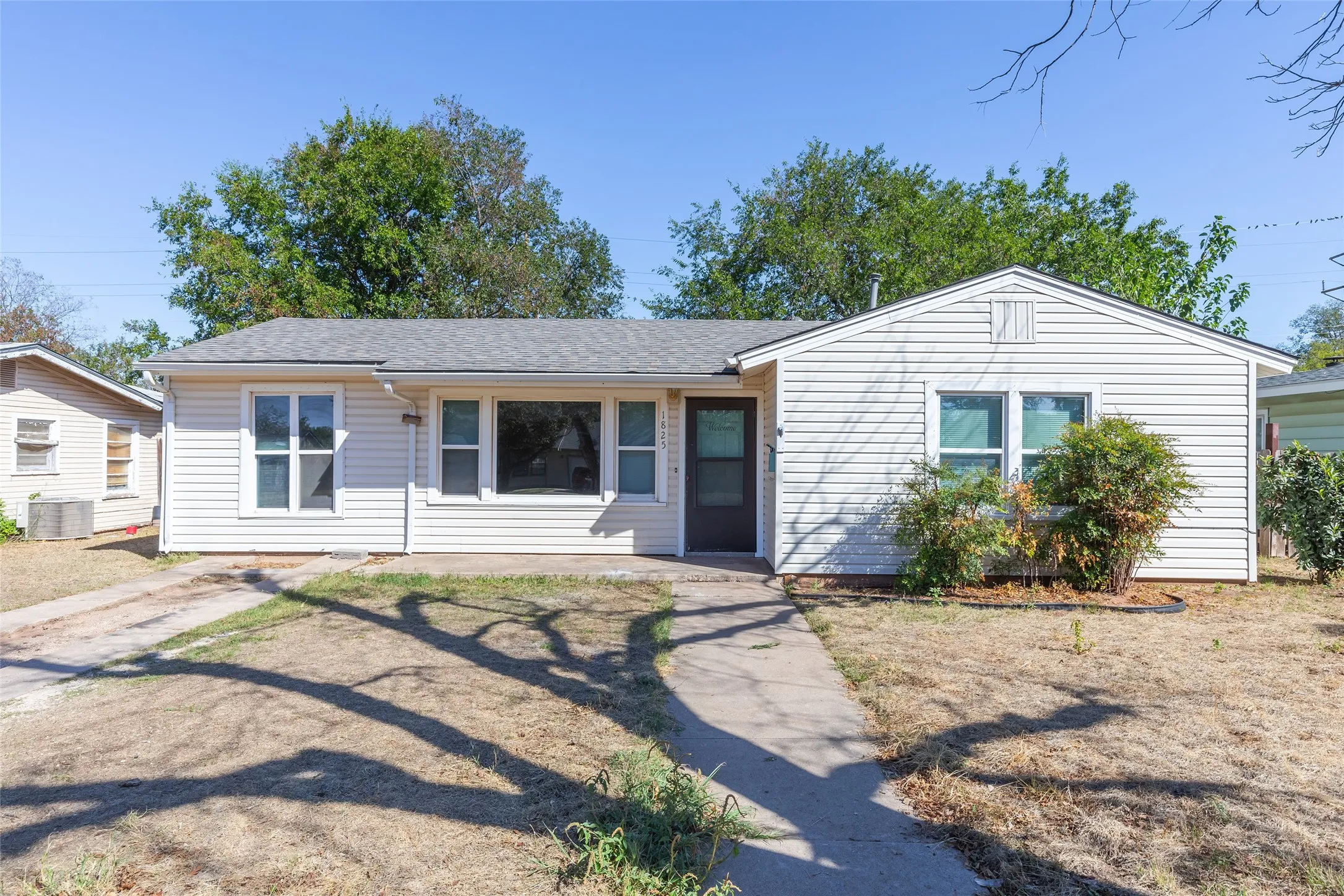 Single Family Residence For Sale in Taylor County , 1825 Marshall Street, Abilene, Texas 79605, 3 Bedroom, 1 Bathroom, Garage spaces, 1,075 Sqft, built in 1950, mls#21408614, Real Estate Agent in Abilene, Homes For Sale in Taylor county, Homes For Sale in Abilene, Realtor in Abilene Texas, Real Estate Brokerage Independent Realty Texas, Luminita Cordes Realtor