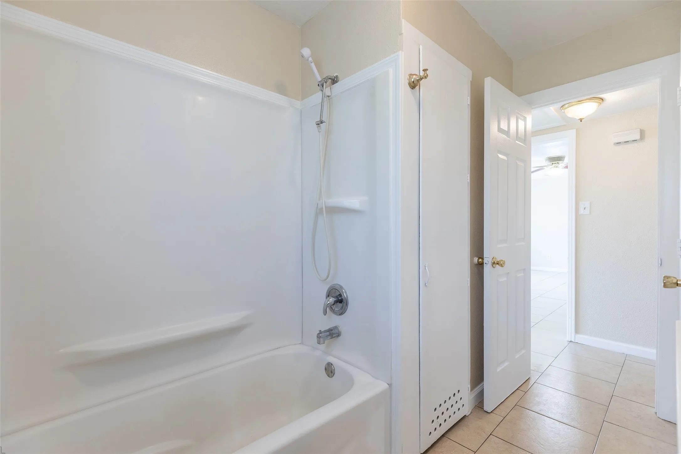 Single Family Residence For Sale in Taylor County , 1825 Marshall Street, Abilene, Texas 79605, 3 Bedroom, 1 Bathroom, Garage spaces, 1,075 Sqft, built in 1950, mls#21408614, Real Estate Agent in Abilene, Homes For Sale in Taylor county, Homes For Sale in Abilene, Realtor in Abilene Texas, Real Estate Brokerage Independent Realty Texas, Luminita Cordes Realtor