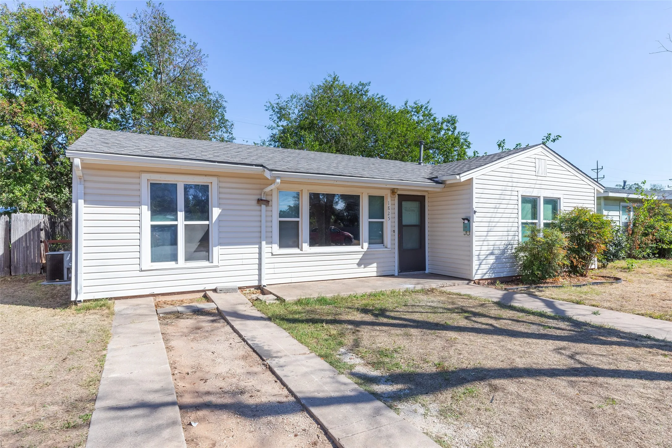 Single Family Residence For Sale in Taylor County , 1825 Marshall Street, Abilene, Texas 79605, 3 Bedroom, 1 Bathroom, Garage spaces, 1,075 Sqft, built in 1950, mls#21408614, Real Estate Agent in Abilene, Homes For Sale in Taylor county, Homes For Sale in Abilene, Realtor in Abilene Texas, Real Estate Brokerage Independent Realty Texas, Luminita Cordes Realtor