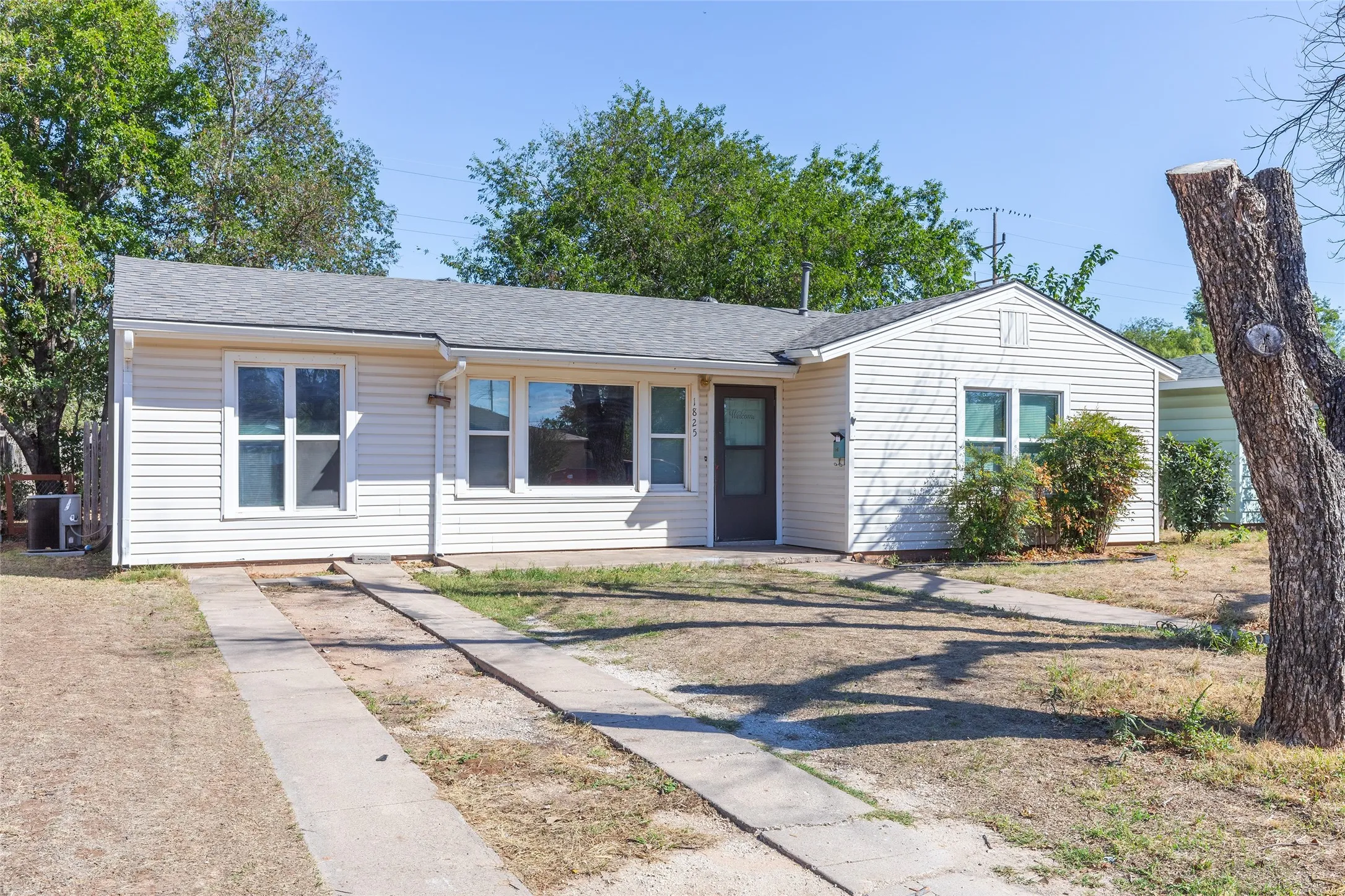 Single Family Residence For Sale in Taylor County , 1825 Marshall Street, Abilene, Texas 79605, 3 Bedroom, 1 Bathroom, Garage spaces, 1,075 Sqft, built in 1950, mls#21408614, Real Estate Agent in Abilene, Homes For Sale in Taylor county, Homes For Sale in Abilene, Realtor in Abilene Texas, Real Estate Brokerage Independent Realty Texas, Luminita Cordes Realtor
