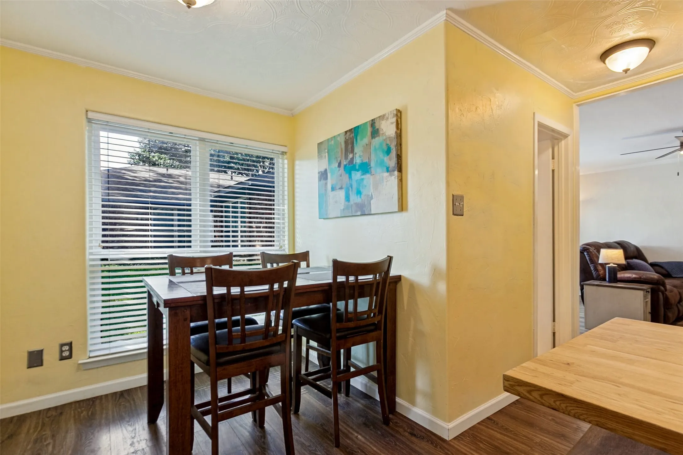 Single Family Residence For Sale in Dallas County , 1611 Barclay Drive, Richardson, Texas 75081, 3 Bedroom, 3 Bathroom, 2 Garage spaces, 2,063 Sqft, built in 1978, mls#21408798, Real Estate Agent in Richardson, Homes For Sale in Dallas county, Homes For Sale in Richardson, Realtor in Richardson Texas, Real Estate Brokerage Independent Realty Texas, Luminita Cordes Realtor