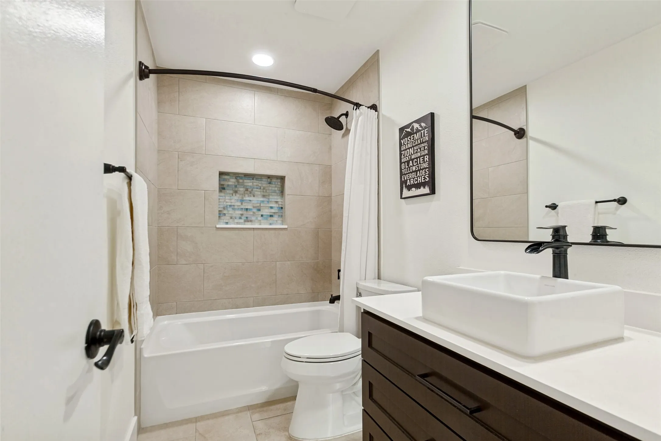 Single Family Residence For Sale in Dallas County , 1611 Barclay Drive, Richardson, Texas 75081, 3 Bedroom, 3 Bathroom, 2 Garage spaces, 2,063 Sqft, built in 1978, mls#21408798, Real Estate Agent in Richardson, Homes For Sale in Dallas county, Homes For Sale in Richardson, Realtor in Richardson Texas, Real Estate Brokerage Independent Realty Texas, Luminita Cordes Realtor