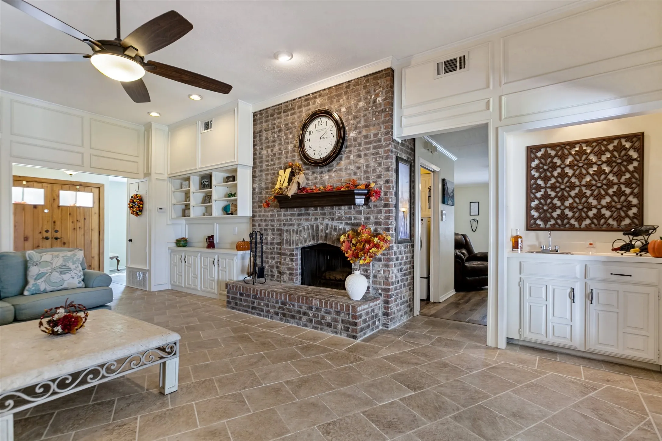 Single Family Residence For Sale in Dallas County , 1611 Barclay Drive, Richardson, Texas 75081, 3 Bedroom, 3 Bathroom, 2 Garage spaces, 2,063 Sqft, built in 1978, mls#21408798, Real Estate Agent in Richardson, Homes For Sale in Dallas county, Homes For Sale in Richardson, Realtor in Richardson Texas, Real Estate Brokerage Independent Realty Texas, Luminita Cordes Realtor