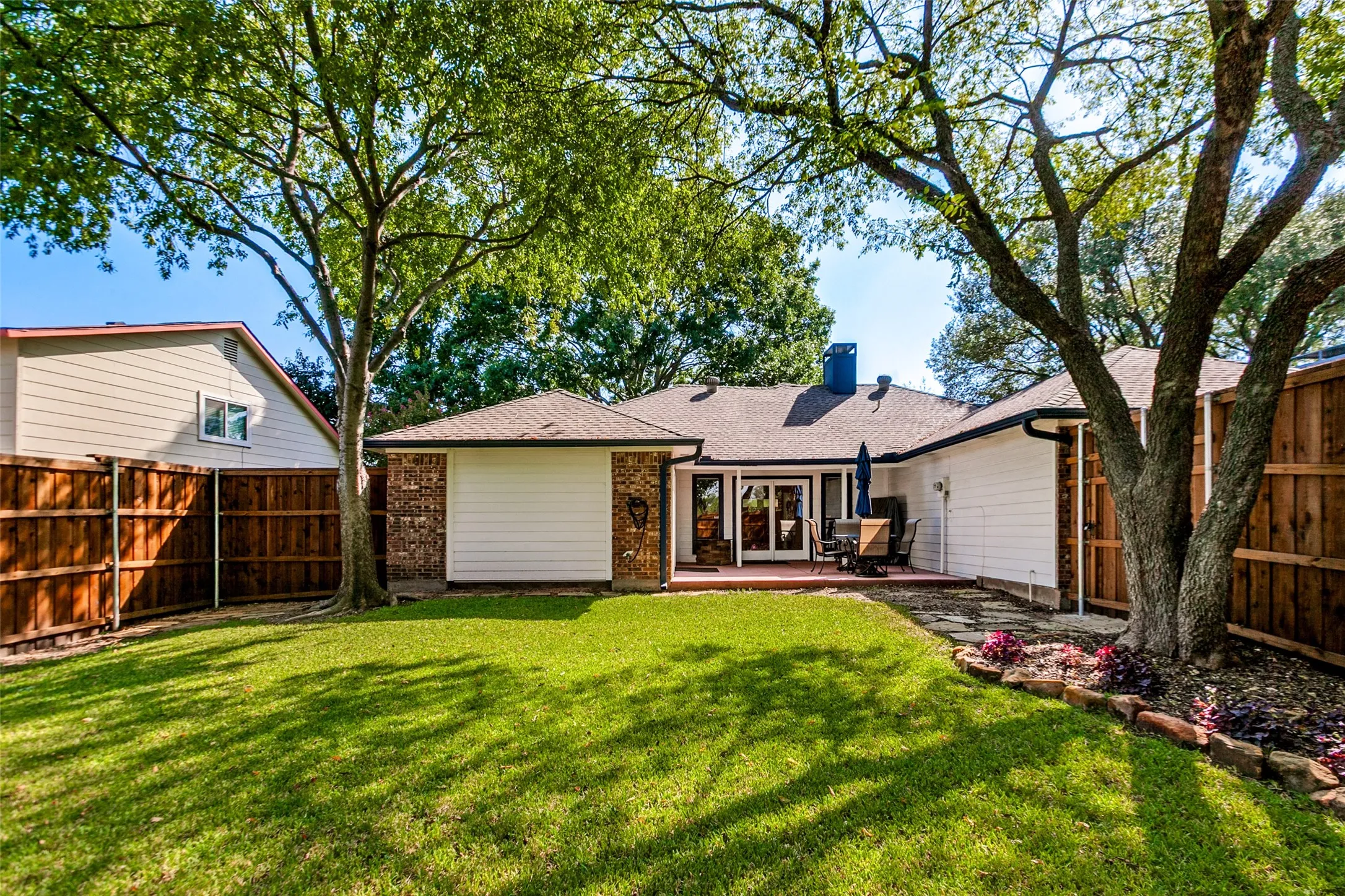 Single Family Residence For Sale in Dallas County , 1611 Barclay Drive, Richardson, Texas 75081, 3 Bedroom, 3 Bathroom, 2 Garage spaces, 2,063 Sqft, built in 1978, mls#21408798, Real Estate Agent in Richardson, Homes For Sale in Dallas county, Homes For Sale in Richardson, Realtor in Richardson Texas, Real Estate Brokerage Independent Realty Texas, Luminita Cordes Realtor