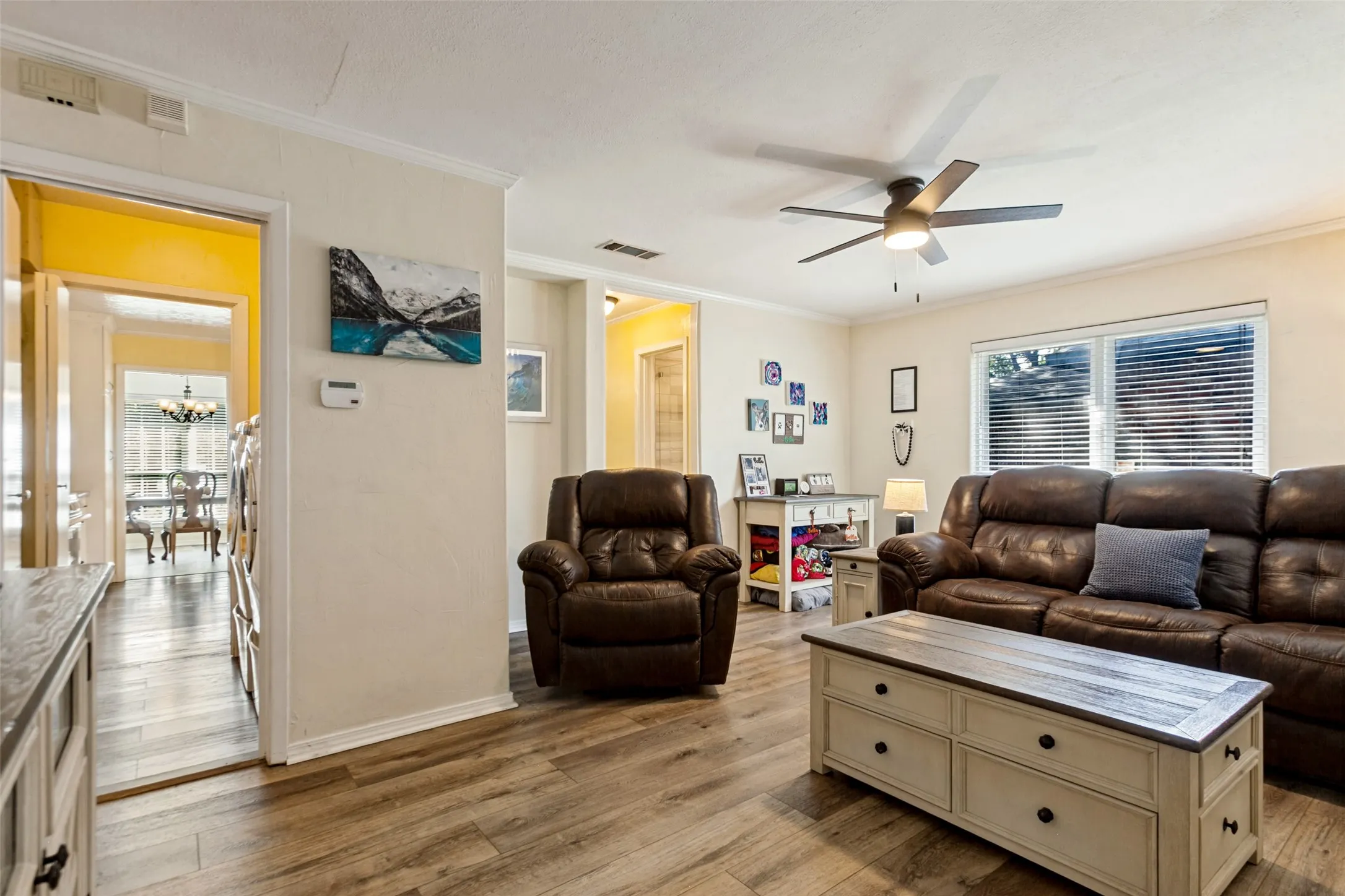 Single Family Residence For Sale in Dallas County , 1611 Barclay Drive, Richardson, Texas 75081, 3 Bedroom, 3 Bathroom, 2 Garage spaces, 2,063 Sqft, built in 1978, mls#21408798, Real Estate Agent in Richardson, Homes For Sale in Dallas county, Homes For Sale in Richardson, Realtor in Richardson Texas, Real Estate Brokerage Independent Realty Texas, Luminita Cordes Realtor