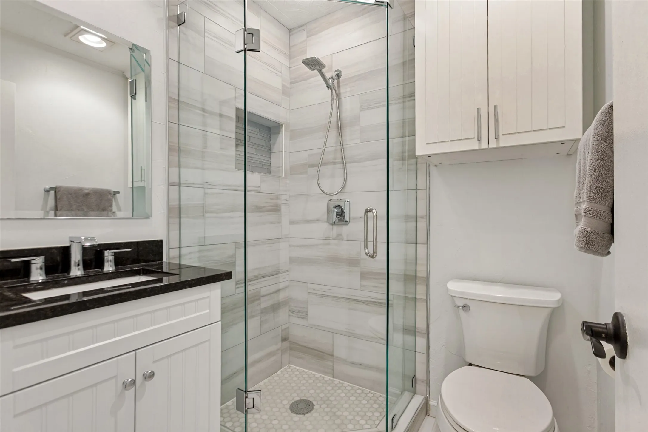 Single Family Residence For Sale in Dallas County , 1611 Barclay Drive, Richardson, Texas 75081, 3 Bedroom, 3 Bathroom, 2 Garage spaces, 2,063 Sqft, built in 1978, mls#21408798, Real Estate Agent in Richardson, Homes For Sale in Dallas county, Homes For Sale in Richardson, Realtor in Richardson Texas, Real Estate Brokerage Independent Realty Texas, Luminita Cordes Realtor