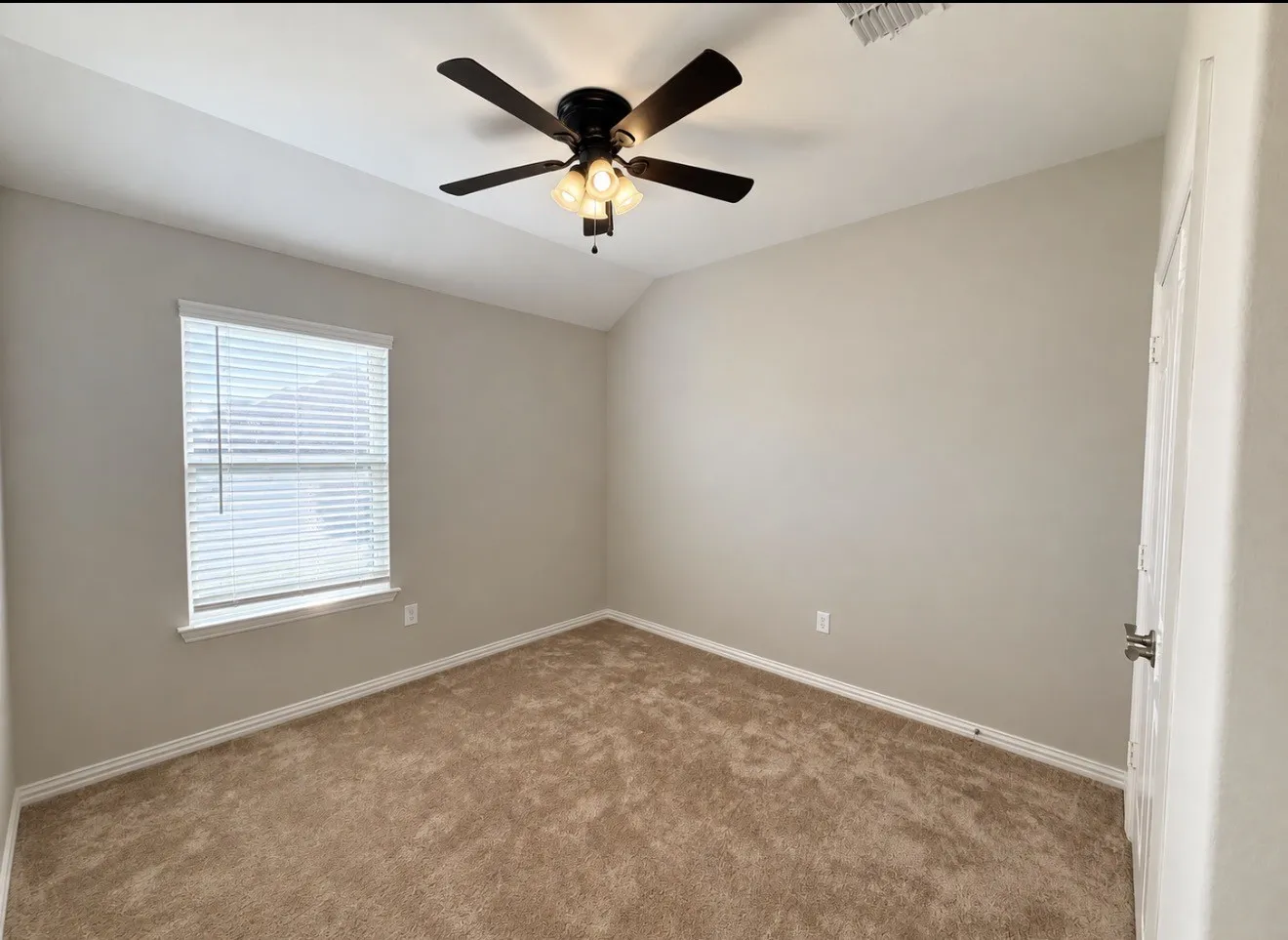 Single Family Residence For Sale in Denton County , 2848 N Ranger LN Street, Aubrey, Texas 76227, 3 Bedroom, 2 Bathroom, 3 Garage spaces, 1,912 Sqft, built in 2021, mls#21408641, Real Estate Agent in Aubrey, Homes For Sale in Denton county, Homes For Sale in Aubrey, Realtor in Aubrey Texas, Real Estate Brokerage Independent Realty Texas, Luminita Cordes Realtor