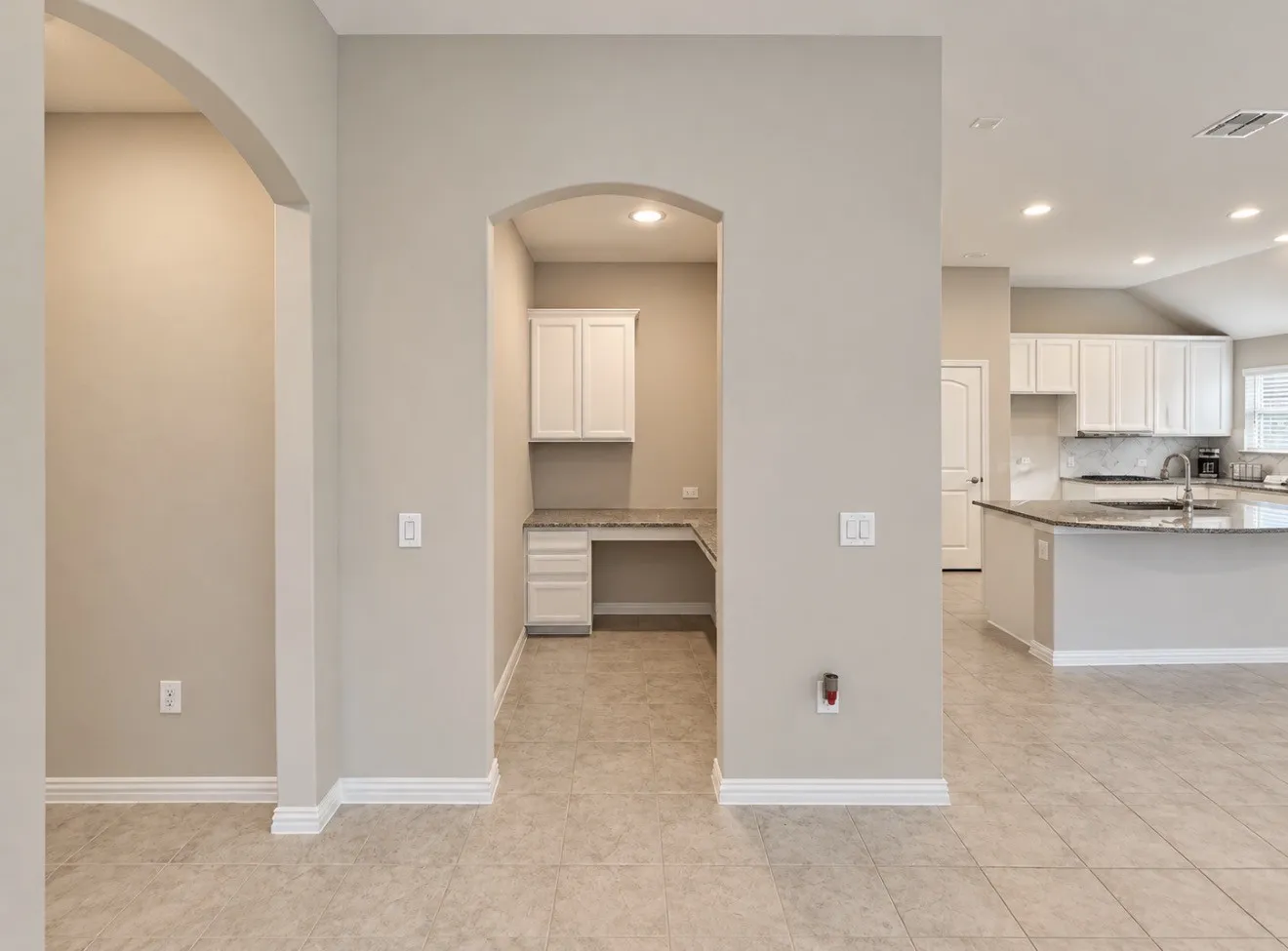 Single Family Residence For Sale in Denton County , 2848 N Ranger LN Street, Aubrey, Texas 76227, 3 Bedroom, 2 Bathroom, 3 Garage spaces, 1,912 Sqft, built in 2021, mls#21408641, Real Estate Agent in Aubrey, Homes For Sale in Denton county, Homes For Sale in Aubrey, Realtor in Aubrey Texas, Real Estate Brokerage Independent Realty Texas, Luminita Cordes Realtor