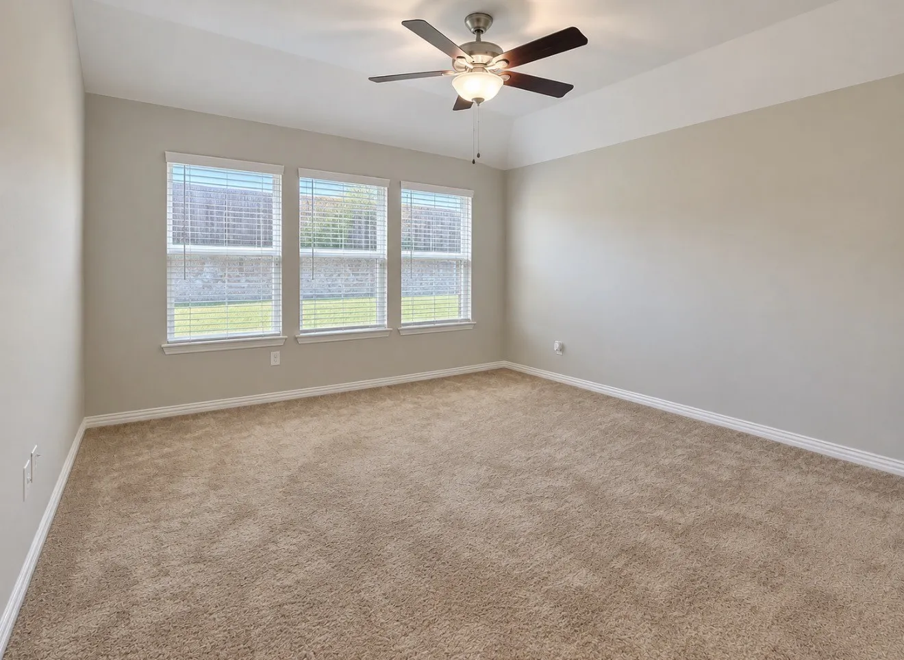 Single Family Residence For Sale in Denton County , 2848 N Ranger LN Street, Aubrey, Texas 76227, 3 Bedroom, 2 Bathroom, 3 Garage spaces, 1,912 Sqft, built in 2021, mls#21408641, Real Estate Agent in Aubrey, Homes For Sale in Denton county, Homes For Sale in Aubrey, Realtor in Aubrey Texas, Real Estate Brokerage Independent Realty Texas, Luminita Cordes Realtor