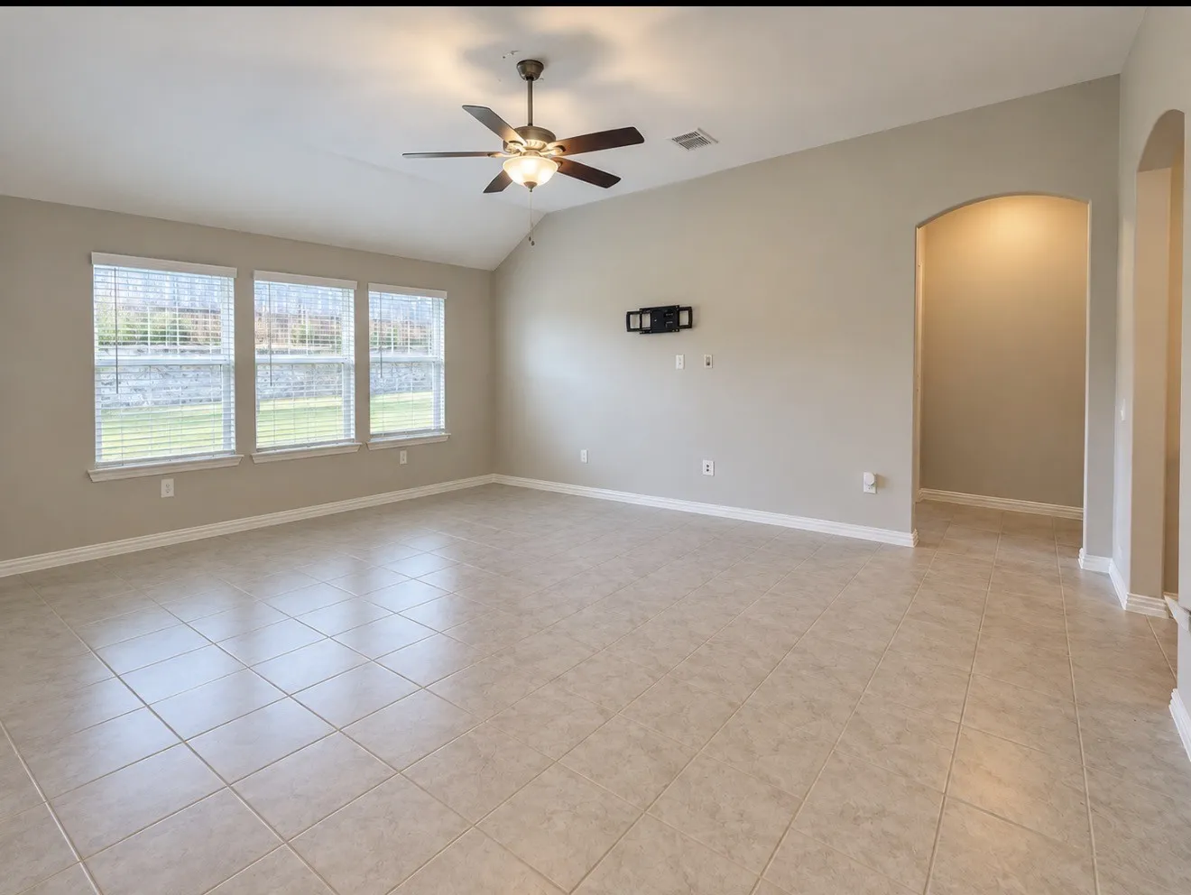 Single Family Residence For Sale in Denton County , 2848 N Ranger LN Street, Aubrey, Texas 76227, 3 Bedroom, 2 Bathroom, 3 Garage spaces, 1,912 Sqft, built in 2021, mls#21408641, Real Estate Agent in Aubrey, Homes For Sale in Denton county, Homes For Sale in Aubrey, Realtor in Aubrey Texas, Real Estate Brokerage Independent Realty Texas, Luminita Cordes Realtor