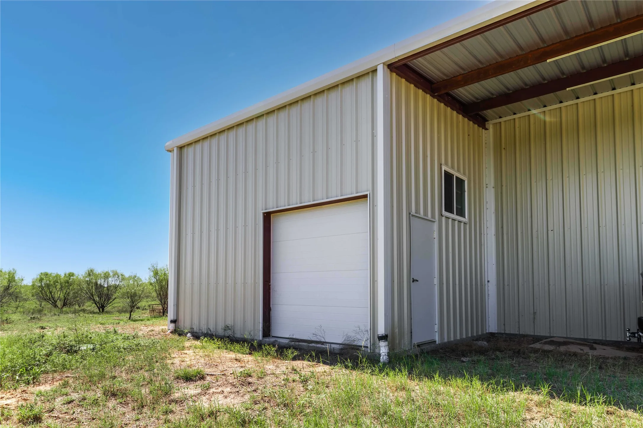 Lockable room for hunters with no entry into the main outbuilding area