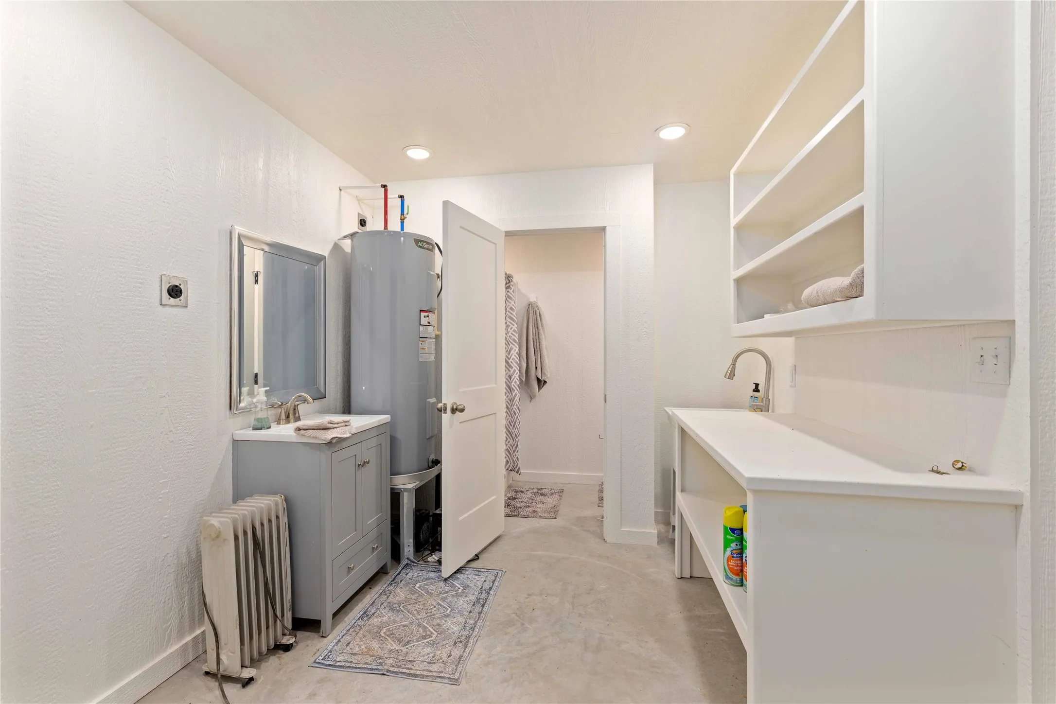 Bathroom has Washer and Dryer Connection