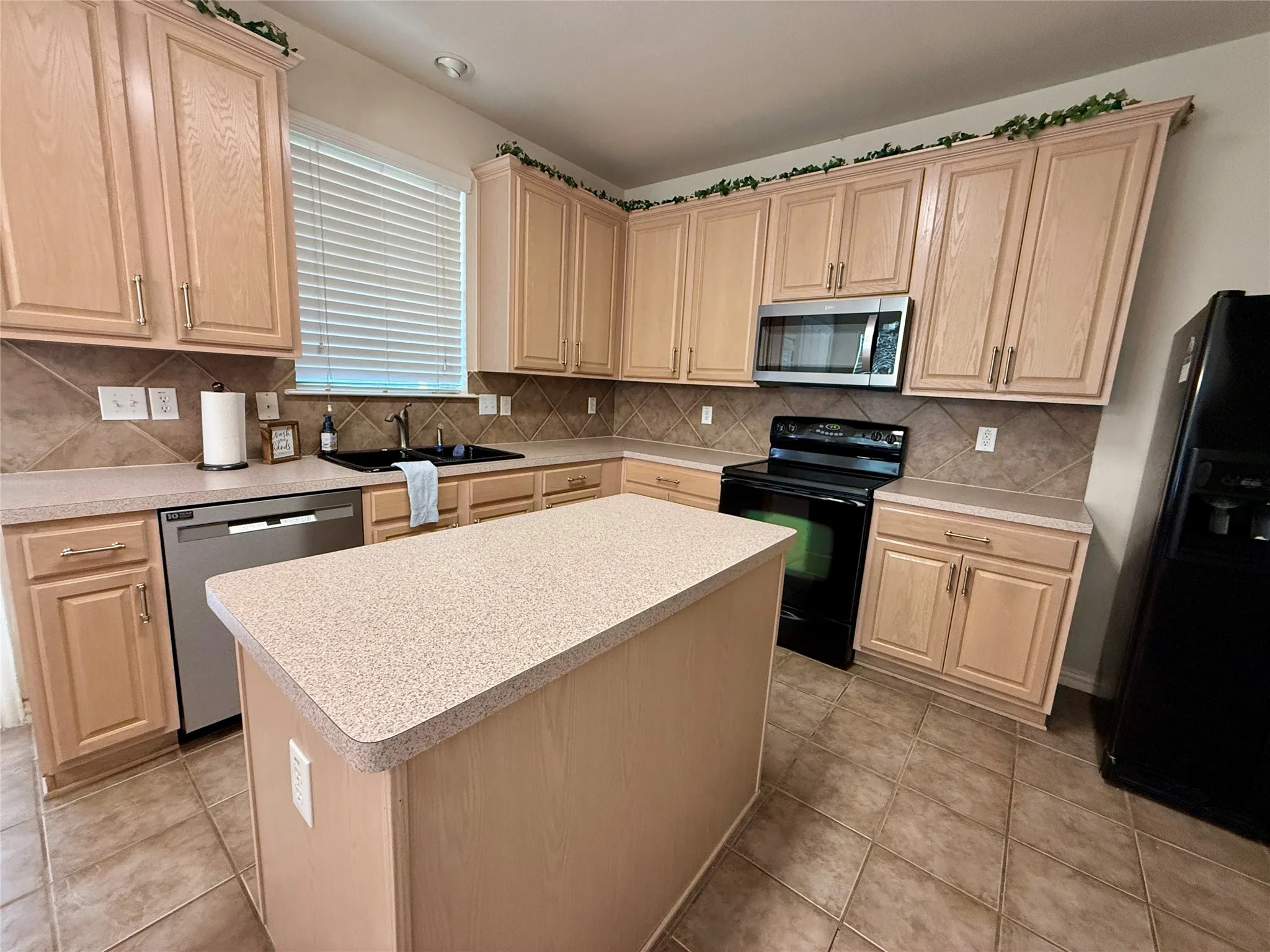 Townhouse For Sale in Denton County , 236 Bexar Drive, Lewisville, Texas 75067, 2 Bedroom, 2 Bathroom, 2 Garage spaces, 1,755 Sqft, built in 2004, mls#21408784, Real Estate Agent in Lewisville, Homes For Sale in Denton county, Homes For Sale in Lewisville, Realtor in Lewisville Texas, Real Estate Brokerage Independent Realty Texas, Luminita Cordes Realtor