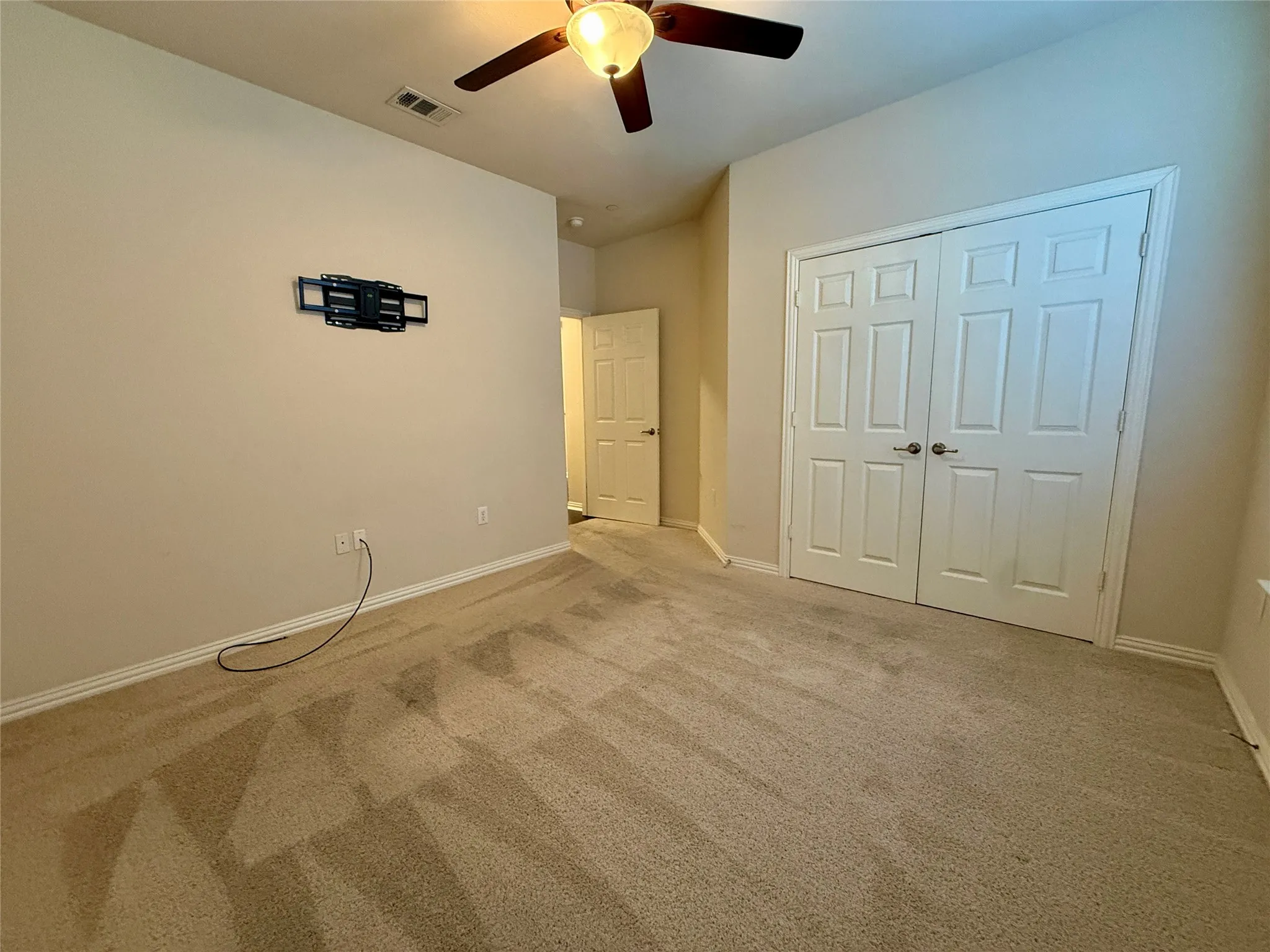 Townhouse For Sale in Denton County , 236 Bexar Drive, Lewisville, Texas 75067, 2 Bedroom, 2 Bathroom, 2 Garage spaces, 1,755 Sqft, built in 2004, mls#21408784, Real Estate Agent in Lewisville, Homes For Sale in Denton county, Homes For Sale in Lewisville, Realtor in Lewisville Texas, Real Estate Brokerage Independent Realty Texas, Luminita Cordes Realtor