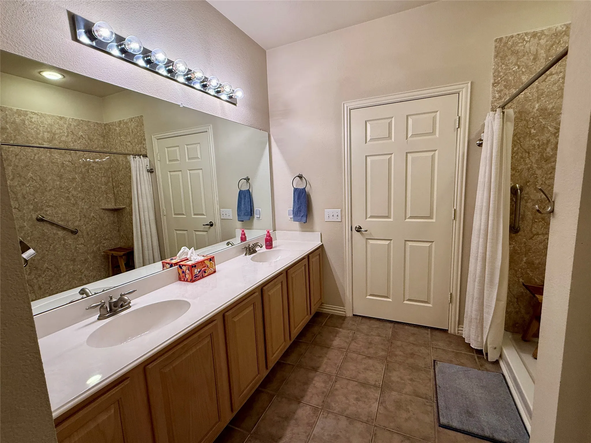 Townhouse For Sale in Denton County , 236 Bexar Drive, Lewisville, Texas 75067, 2 Bedroom, 2 Bathroom, 2 Garage spaces, 1,755 Sqft, built in 2004, mls#21408784, Real Estate Agent in Lewisville, Homes For Sale in Denton county, Homes For Sale in Lewisville, Realtor in Lewisville Texas, Real Estate Brokerage Independent Realty Texas, Luminita Cordes Realtor