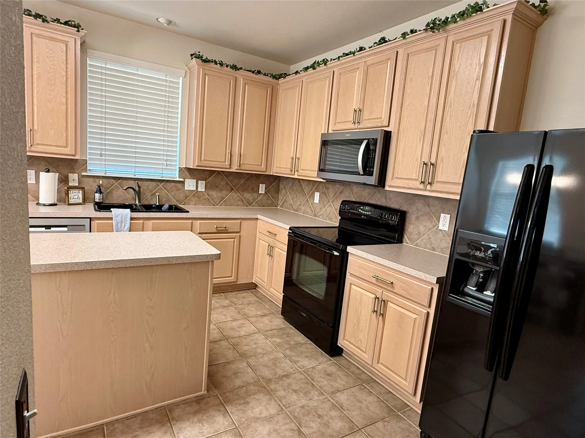 Townhouse For Sale in Denton County , 236 Bexar Drive, Lewisville, Texas 75067, 2 Bedroom, 2 Bathroom, 2 Garage spaces, 1,755 Sqft, built in 2004, mls#21408784, Real Estate Agent in Lewisville, Homes For Sale in Denton county, Homes For Sale in Lewisville, Realtor in Lewisville Texas, Real Estate Brokerage Independent Realty Texas, Luminita Cordes Realtor