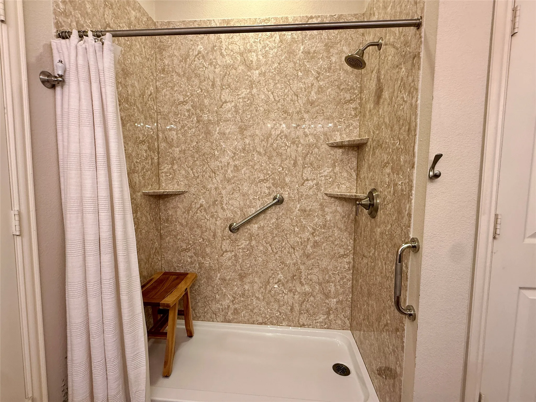 Townhouse For Sale in Denton County , 236 Bexar Drive, Lewisville, Texas 75067, 2 Bedroom, 2 Bathroom, 2 Garage spaces, 1,755 Sqft, built in 2004, mls#21408784, Real Estate Agent in Lewisville, Homes For Sale in Denton county, Homes For Sale in Lewisville, Realtor in Lewisville Texas, Real Estate Brokerage Independent Realty Texas, Luminita Cordes Realtor