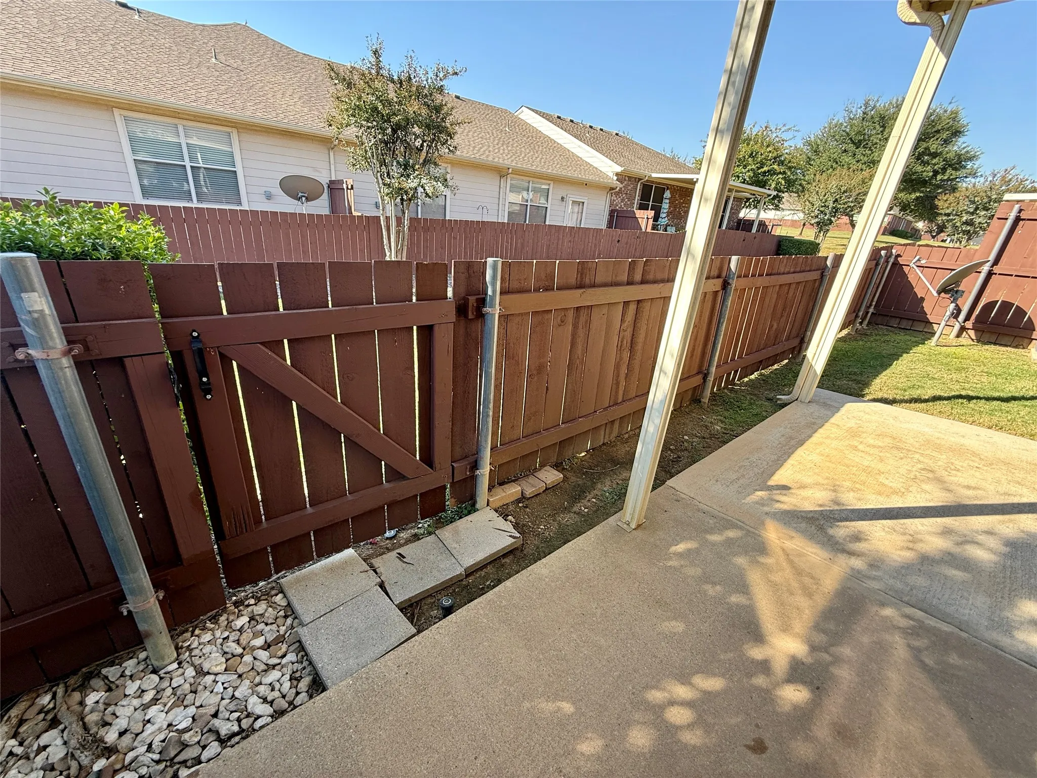 Townhouse For Sale in Denton County , 236 Bexar Drive, Lewisville, Texas 75067, 2 Bedroom, 2 Bathroom, 2 Garage spaces, 1,755 Sqft, built in 2004, mls#21408784, Real Estate Agent in Lewisville, Homes For Sale in Denton county, Homes For Sale in Lewisville, Realtor in Lewisville Texas, Real Estate Brokerage Independent Realty Texas, Luminita Cordes Realtor