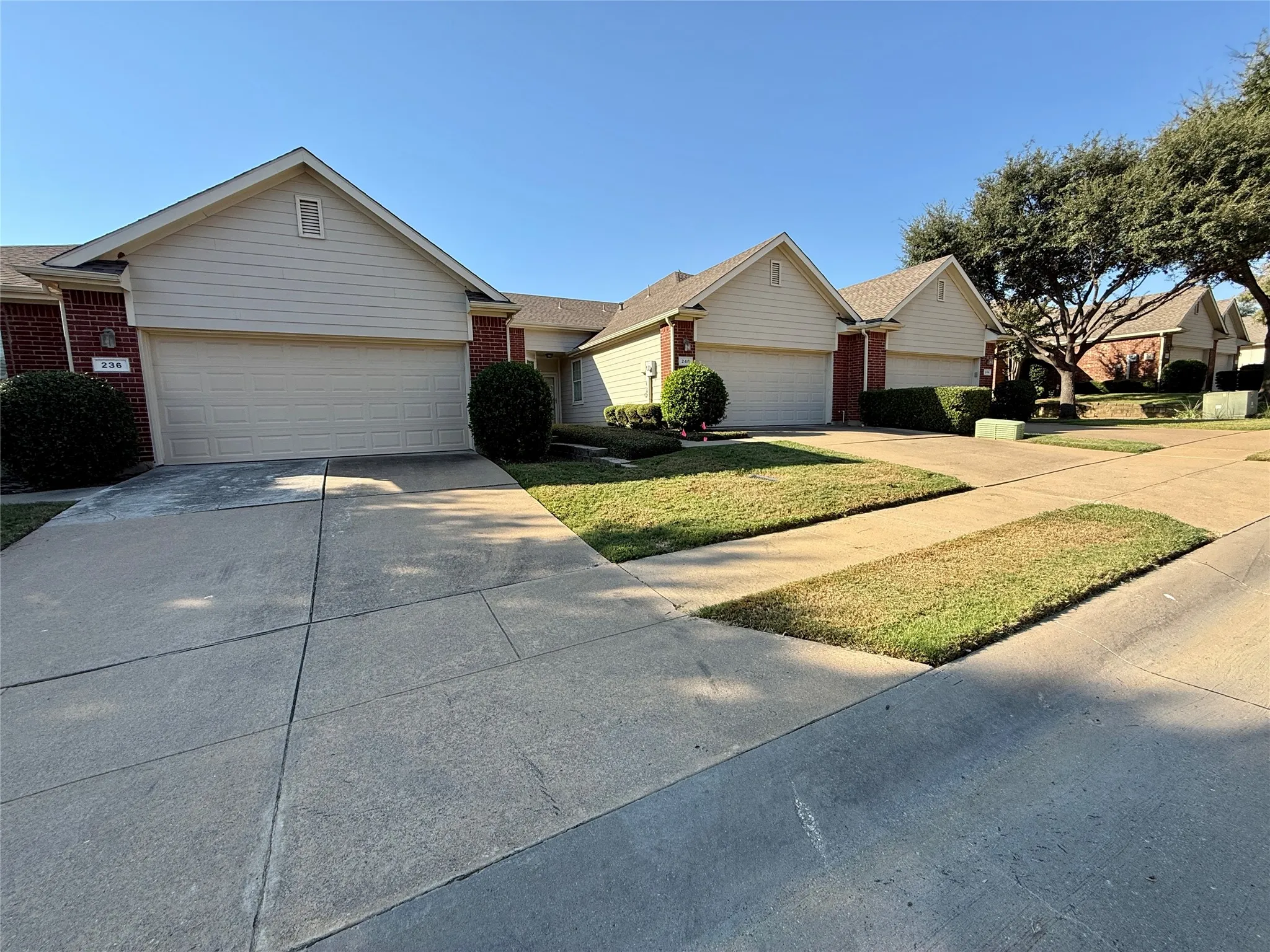 Townhouse For Sale in Denton County , 236 Bexar Drive, Lewisville, Texas 75067, 2 Bedroom, 2 Bathroom, 2 Garage spaces, 1,755 Sqft, built in 2004, mls#21408784, Real Estate Agent in Lewisville, Homes For Sale in Denton county, Homes For Sale in Lewisville, Realtor in Lewisville Texas, Real Estate Brokerage Independent Realty Texas, Luminita Cordes Realtor