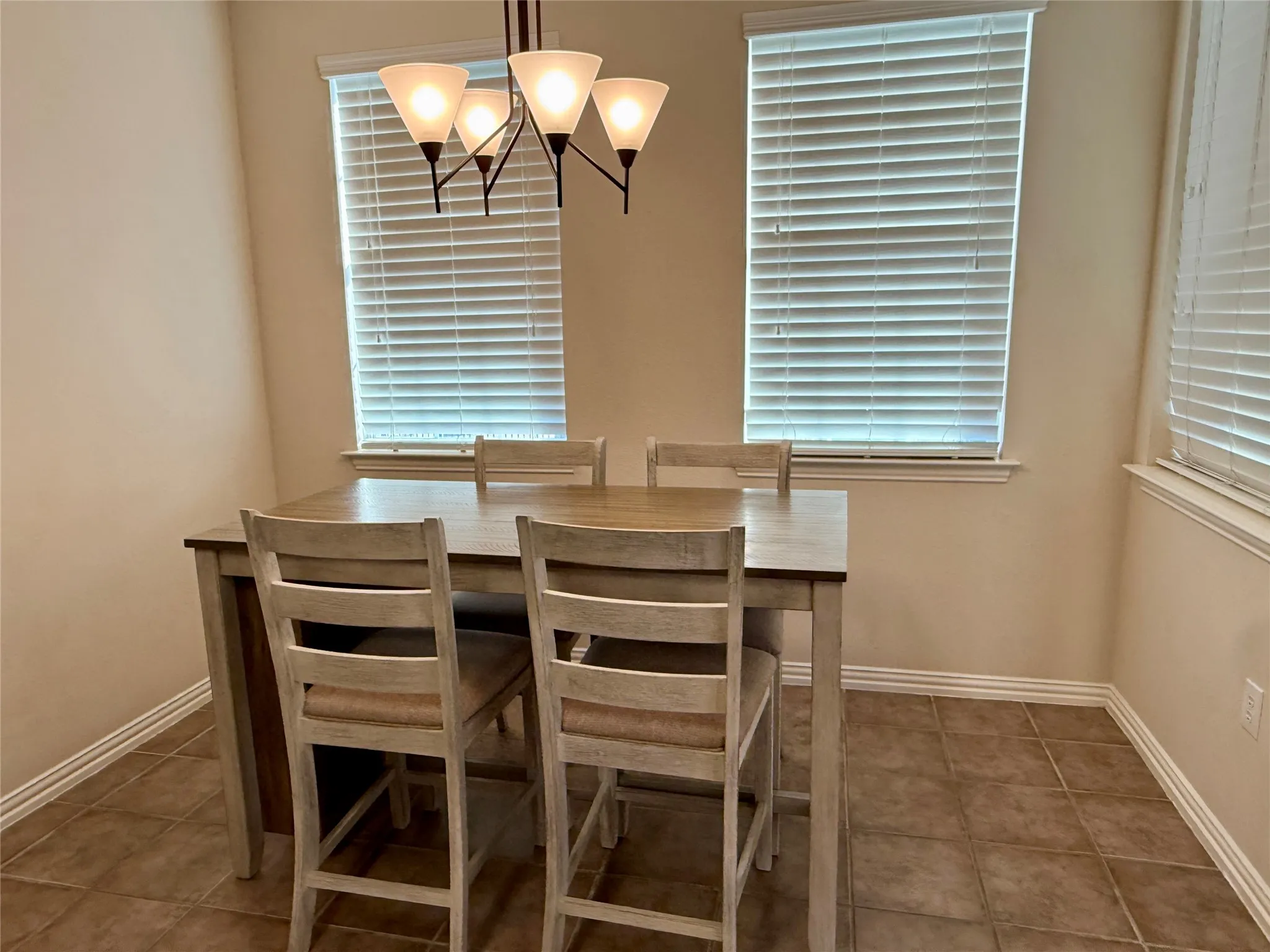 Townhouse For Sale in Denton County , 236 Bexar Drive, Lewisville, Texas 75067, 2 Bedroom, 2 Bathroom, 2 Garage spaces, 1,755 Sqft, built in 2004, mls#21408784, Real Estate Agent in Lewisville, Homes For Sale in Denton county, Homes For Sale in Lewisville, Realtor in Lewisville Texas, Real Estate Brokerage Independent Realty Texas, Luminita Cordes Realtor