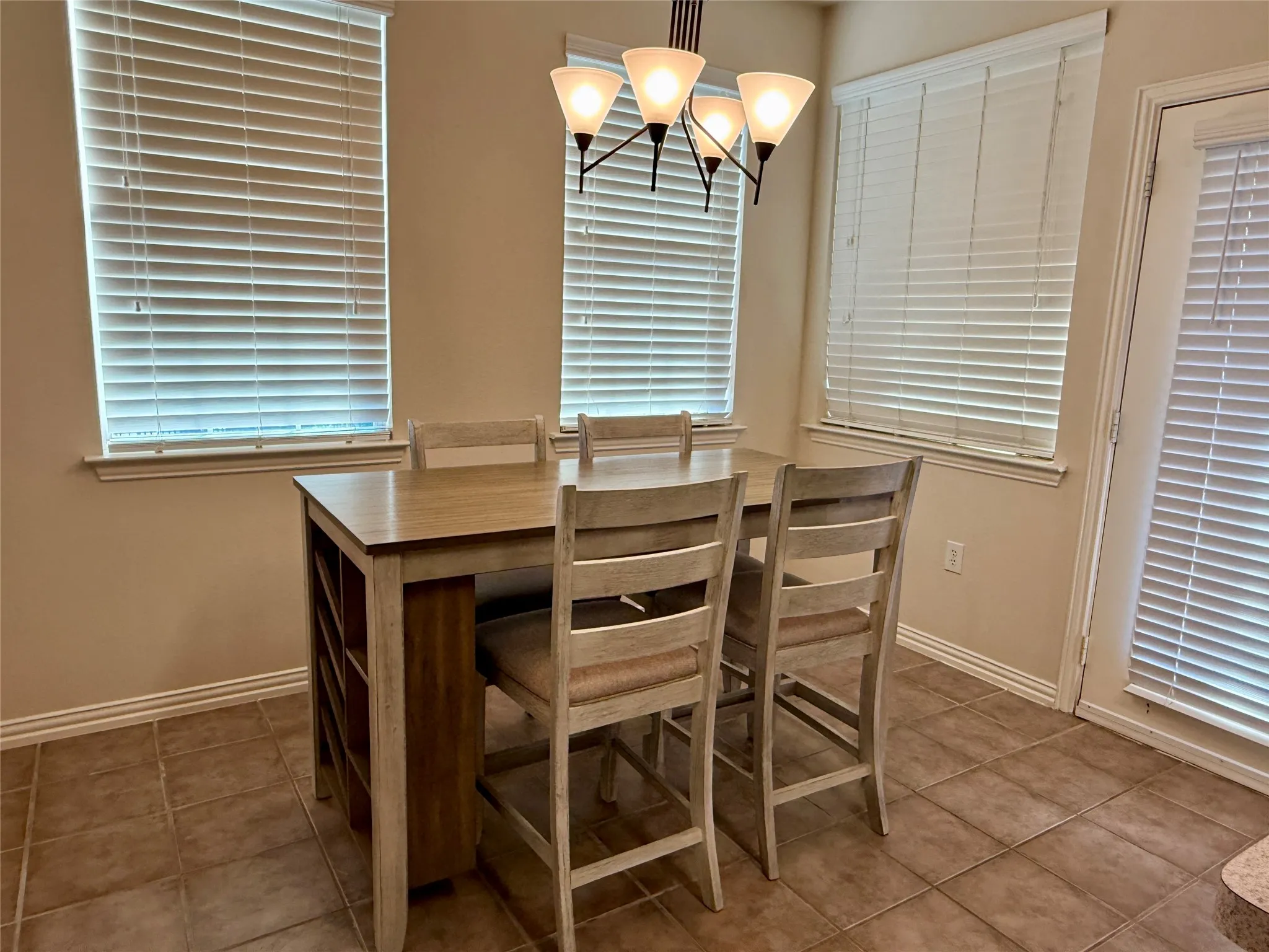 Townhouse For Sale in Denton County , 236 Bexar Drive, Lewisville, Texas 75067, 2 Bedroom, 2 Bathroom, 2 Garage spaces, 1,755 Sqft, built in 2004, mls#21408784, Real Estate Agent in Lewisville, Homes For Sale in Denton county, Homes For Sale in Lewisville, Realtor in Lewisville Texas, Real Estate Brokerage Independent Realty Texas, Luminita Cordes Realtor
