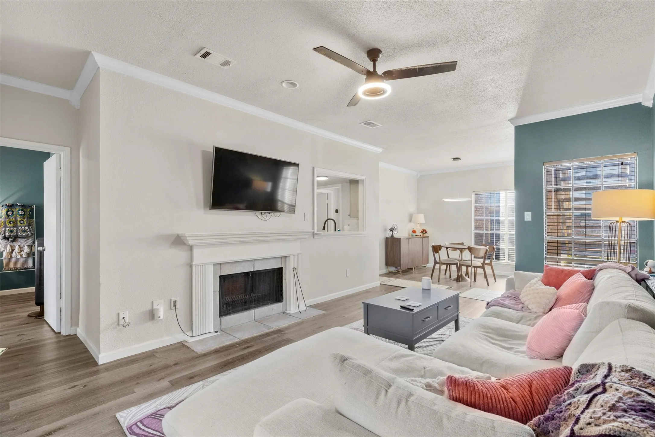 Condominium For Rent in Dallas County , 3550 Country Square Drive 111, Carrollton, Texas 75006, 2 Bedroom, 2 Bathroom, Garage spaces, 1,026 Sqft, built in 1982, mls#21408808, Real Estate Agent in Carrollton, Homes For Rent in Dallas county, Homes For Rent in Carrollton, Realtor in Carrollton Texas, Real Estate Brokerage Independent Realty Texas, Luminita Cordes Realtor