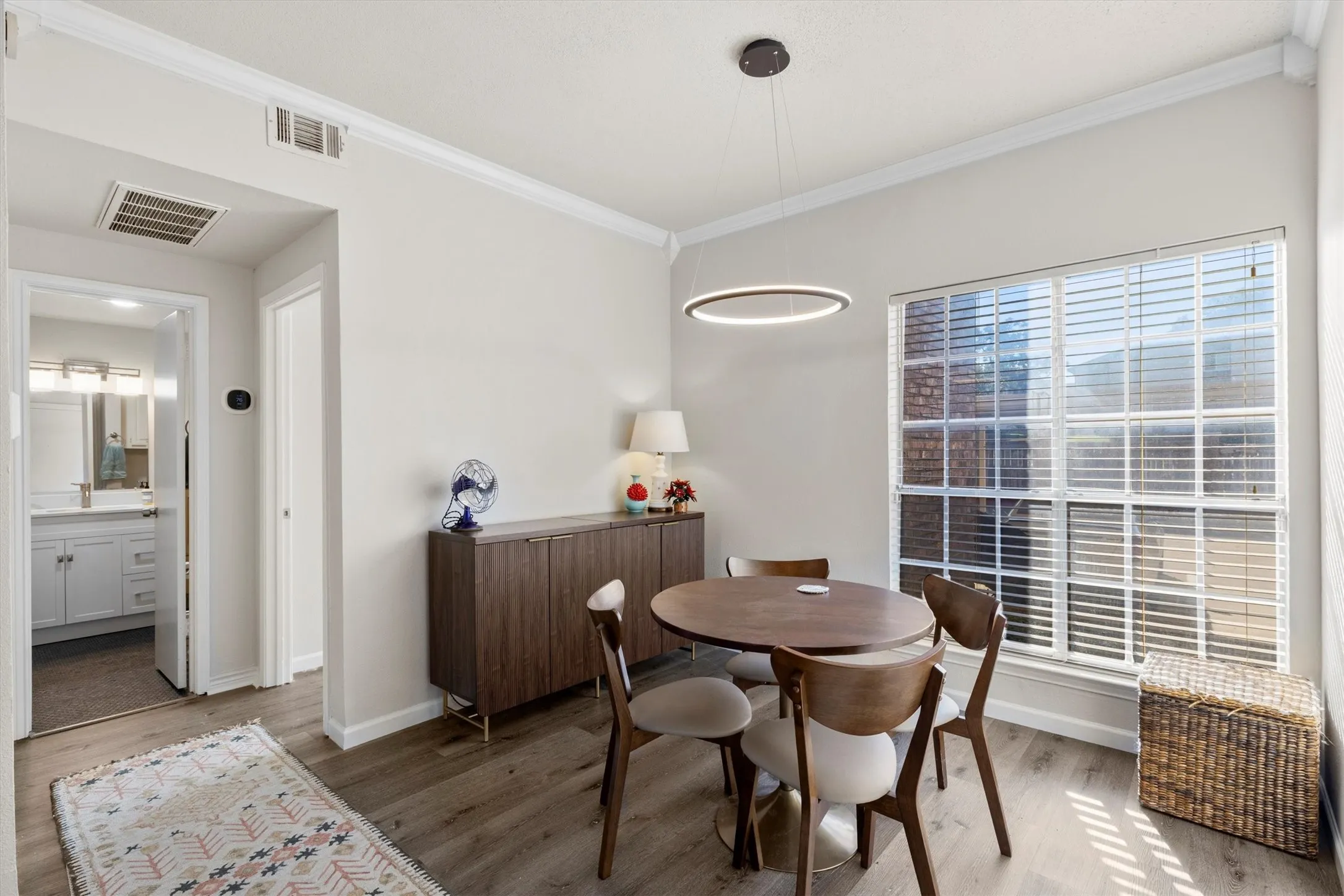 Condominium For Rent in Dallas County , 3550 Country Square Drive 111, Carrollton, Texas 75006, 2 Bedroom, 2 Bathroom, Garage spaces, 1,026 Sqft, built in 1982, mls#21408808, Real Estate Agent in Carrollton, Homes For Rent in Dallas county, Homes For Rent in Carrollton, Realtor in Carrollton Texas, Real Estate Brokerage Independent Realty Texas, Luminita Cordes Realtor