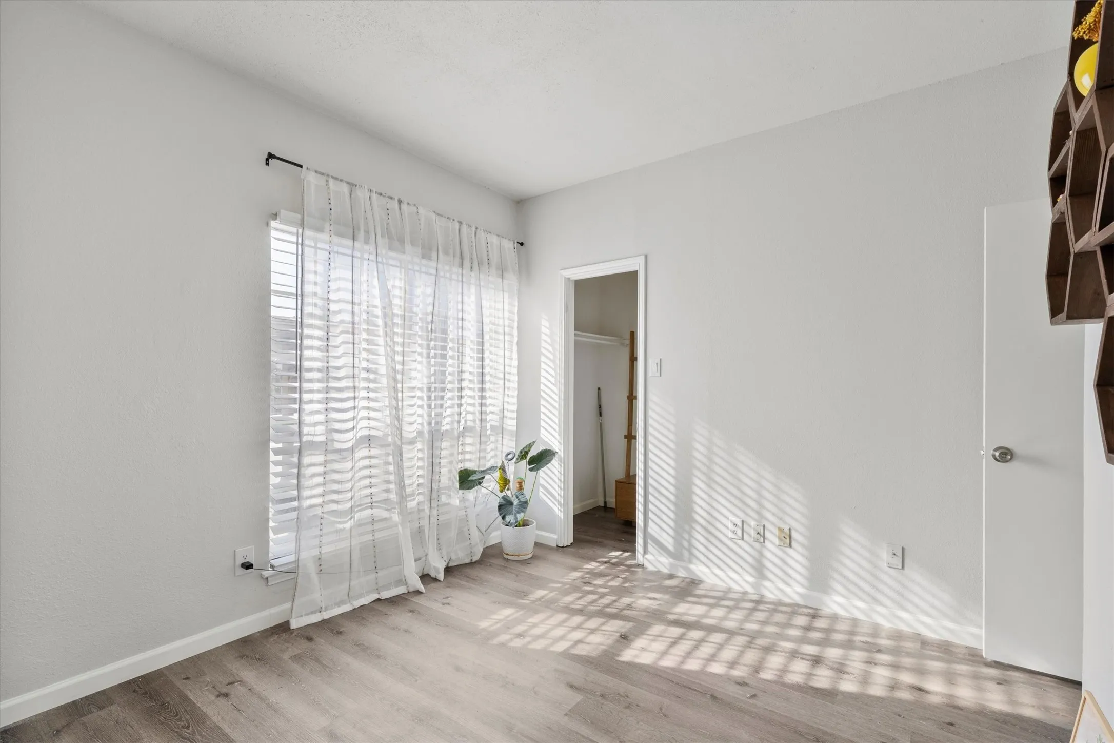 Condominium For Rent in Dallas County , 3550 Country Square Drive 111, Carrollton, Texas 75006, 2 Bedroom, 2 Bathroom, Garage spaces, 1,026 Sqft, built in 1982, mls#21408808, Real Estate Agent in Carrollton, Homes For Rent in Dallas county, Homes For Rent in Carrollton, Realtor in Carrollton Texas, Real Estate Brokerage Independent Realty Texas, Luminita Cordes Realtor